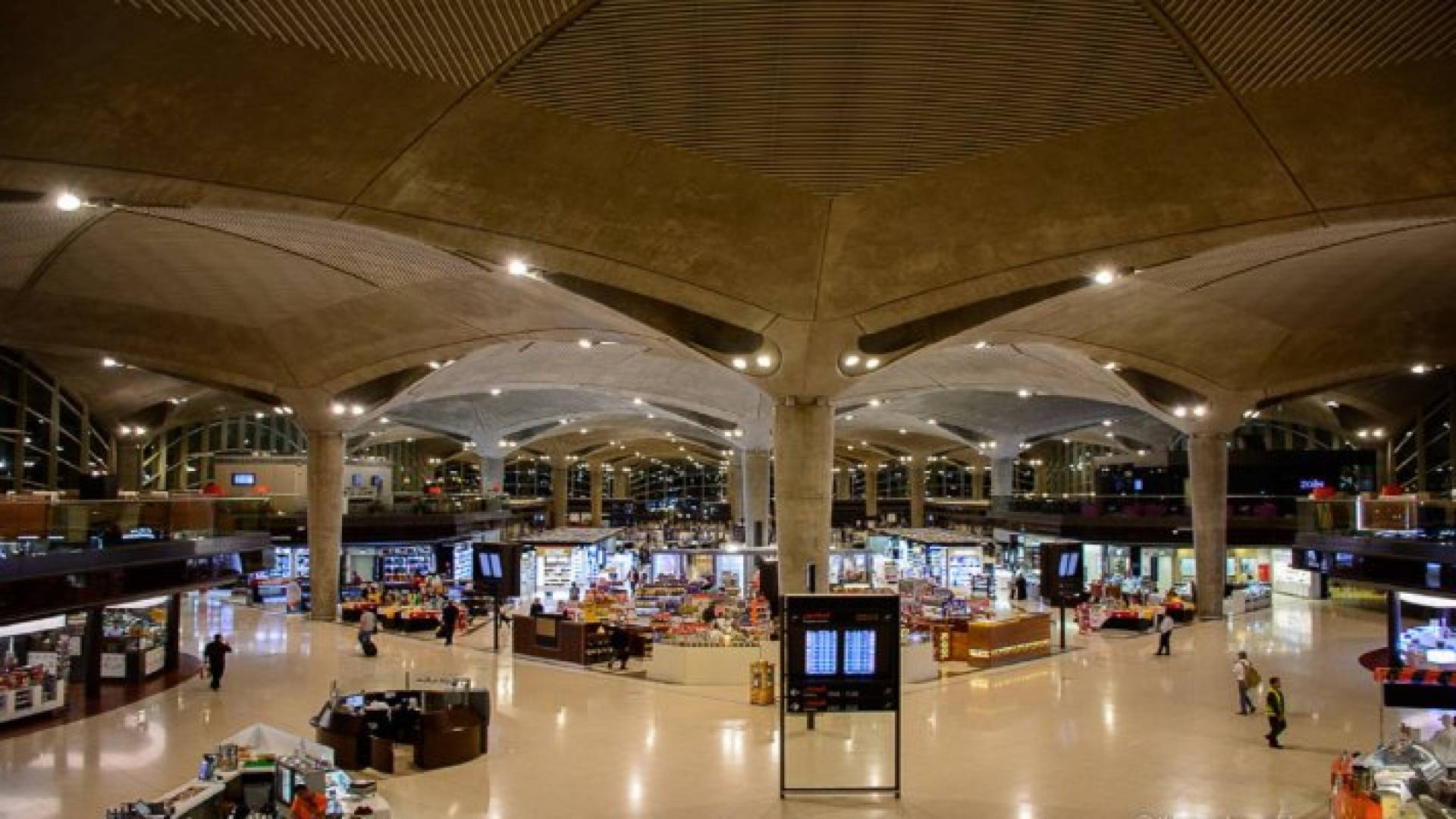 "الصحة" تنشر قائمة الدول الخضراء والصفراء والحمراء بعد إعلان فتح المطار