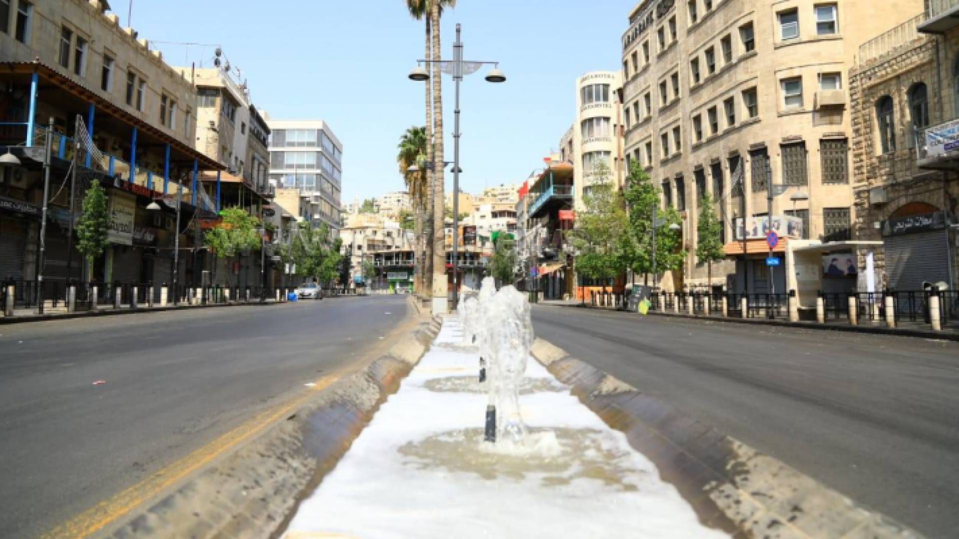 حظر تجول شامل في عمان والزرقاء الجمعة