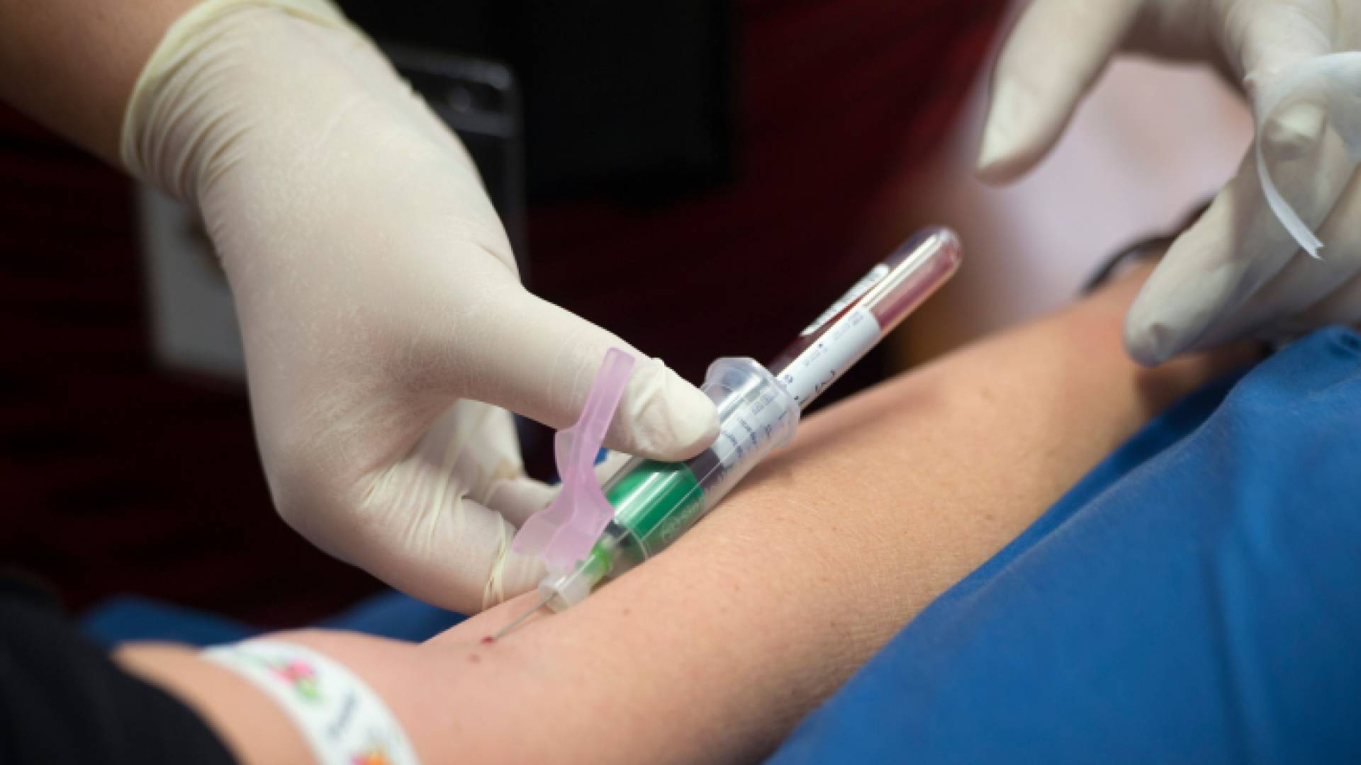 الصحة تنفي طلبها من طلاب المدارس أخذ لقاح كورونا