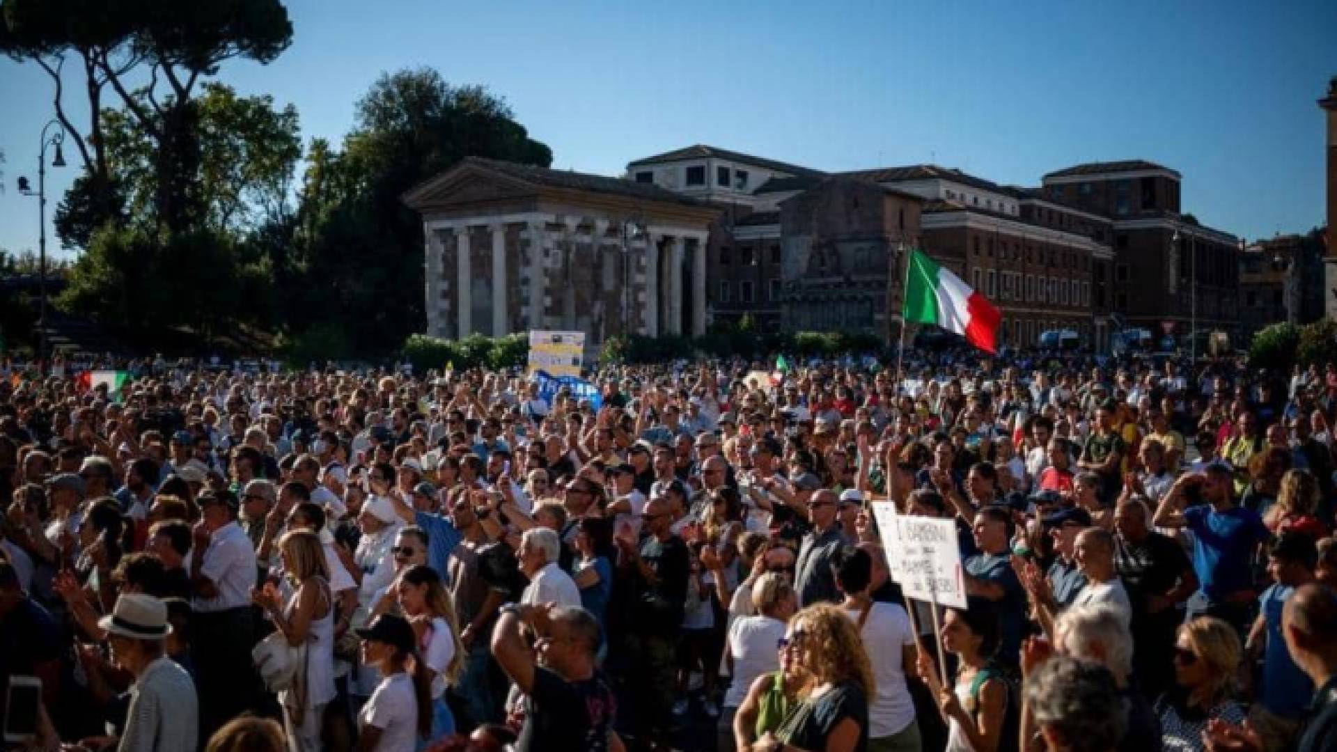 من التظاهرات في روما ضد إجراءات كورونا