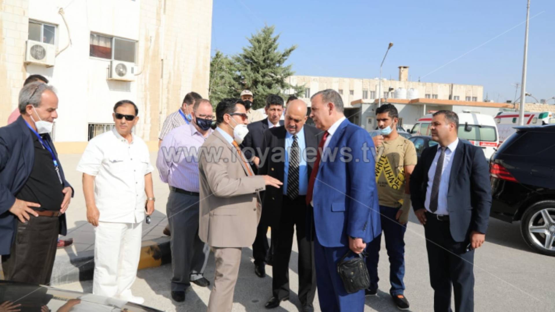 جانب من زيارة وزير الصحة لمستشفى البشير