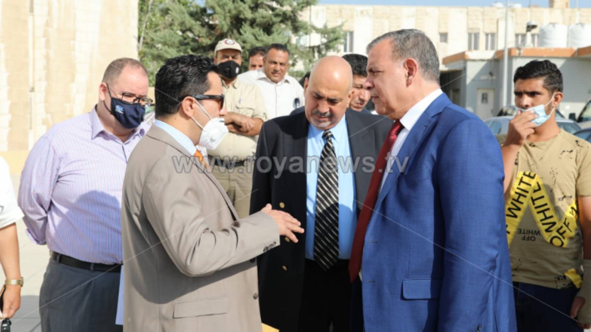 جانب من زيارة الوزير لمستشفيات البشير