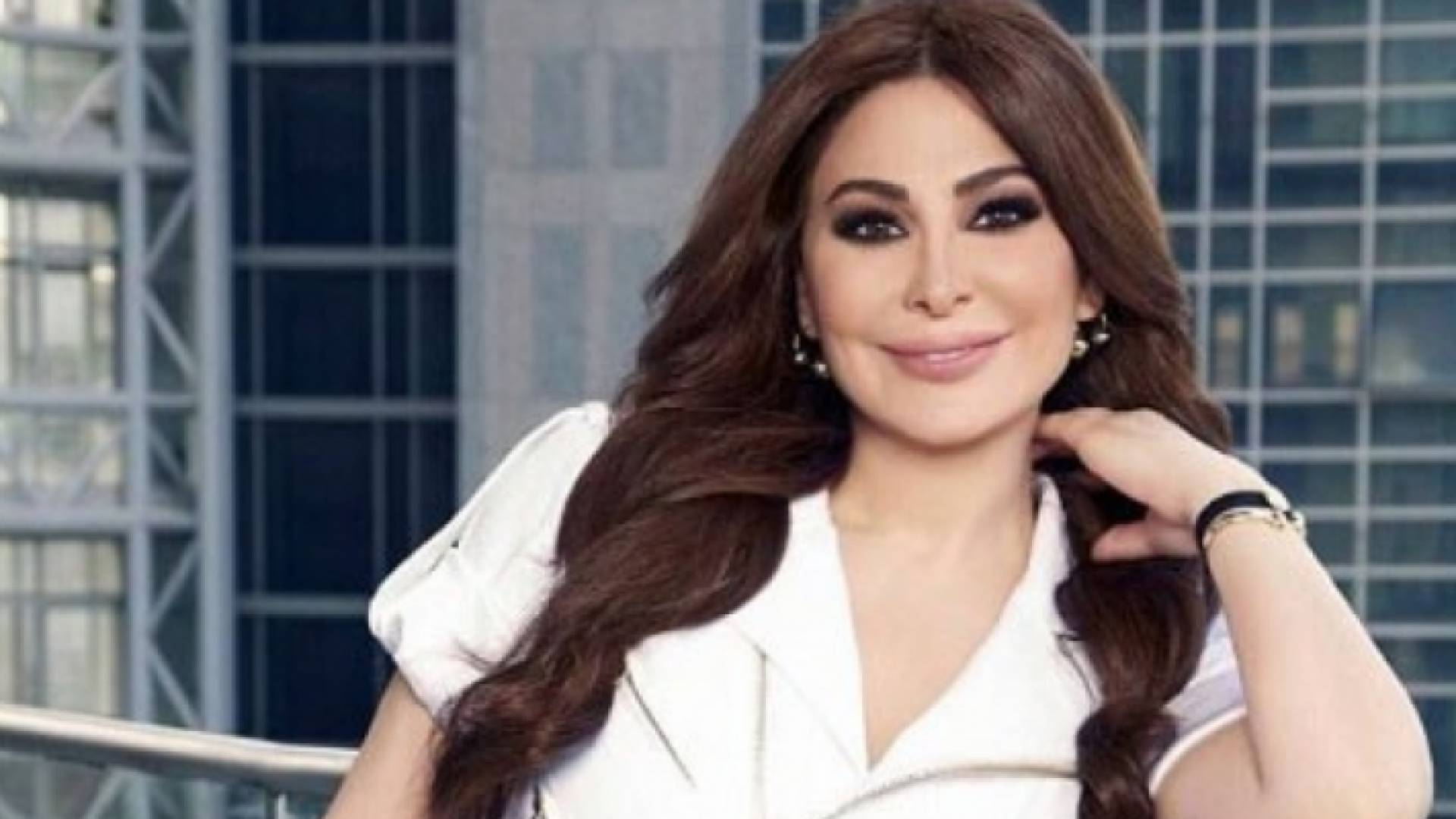 الفنانة إليسا