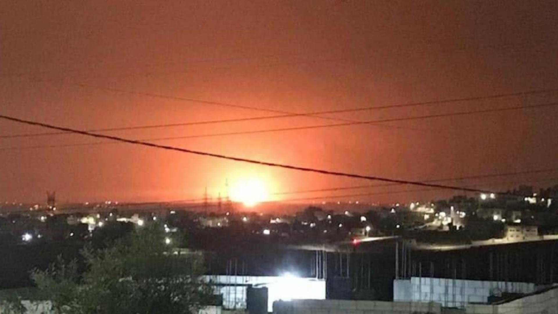 انفجار أحد مستودعات الذخائر قيد التفكيك القريبة من مدينة الزرقاء