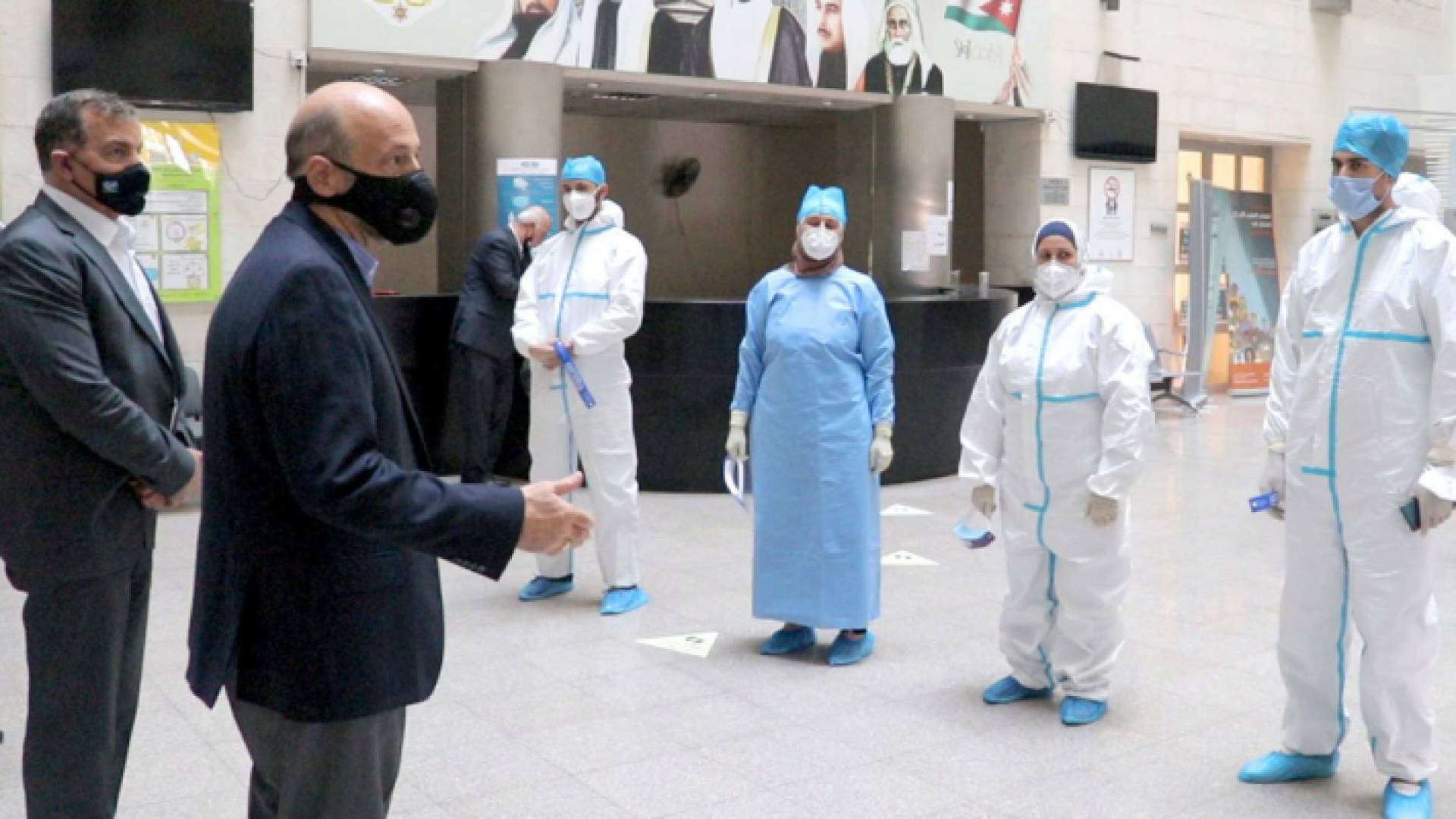 الرزاز يؤكد تقدير الحكومة لجهود فرق التقصي الوبائي والاستعداد لزيادتها وقت الحاجة