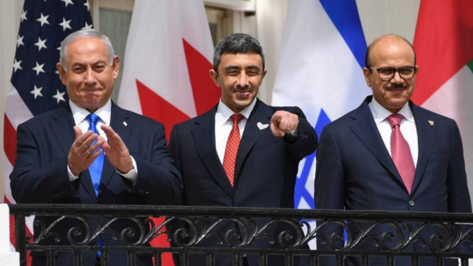 من توقع اتفاقي السلام