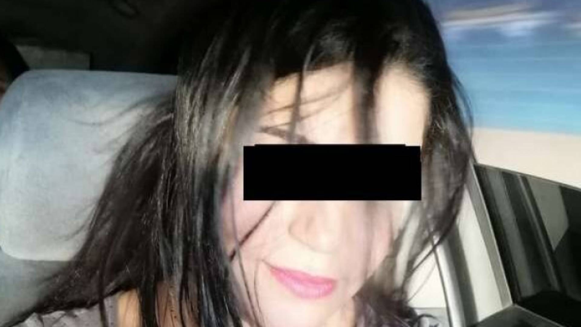 صورة للسيدة من احد المقاطع التي وصلت لزوجها