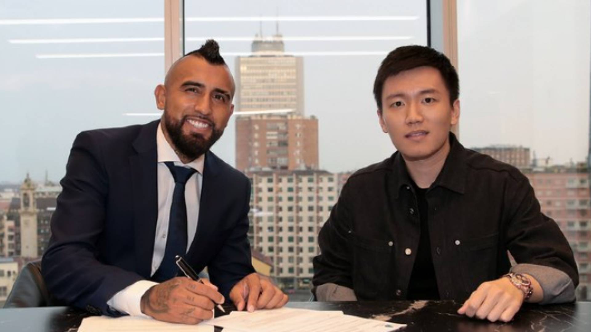 خلال توقيع العقد