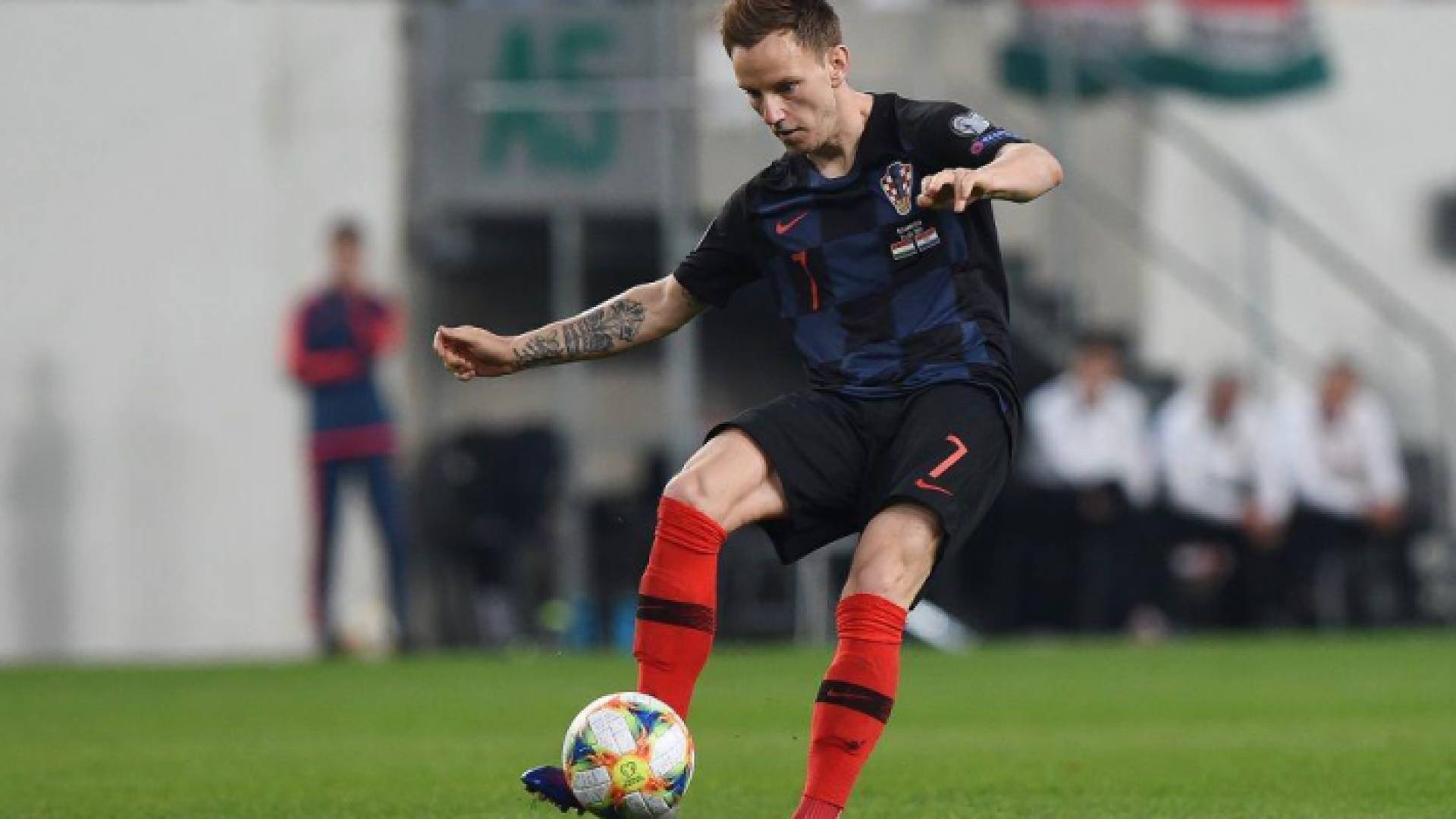 لاعب الوسط إيفان راكيتيتش