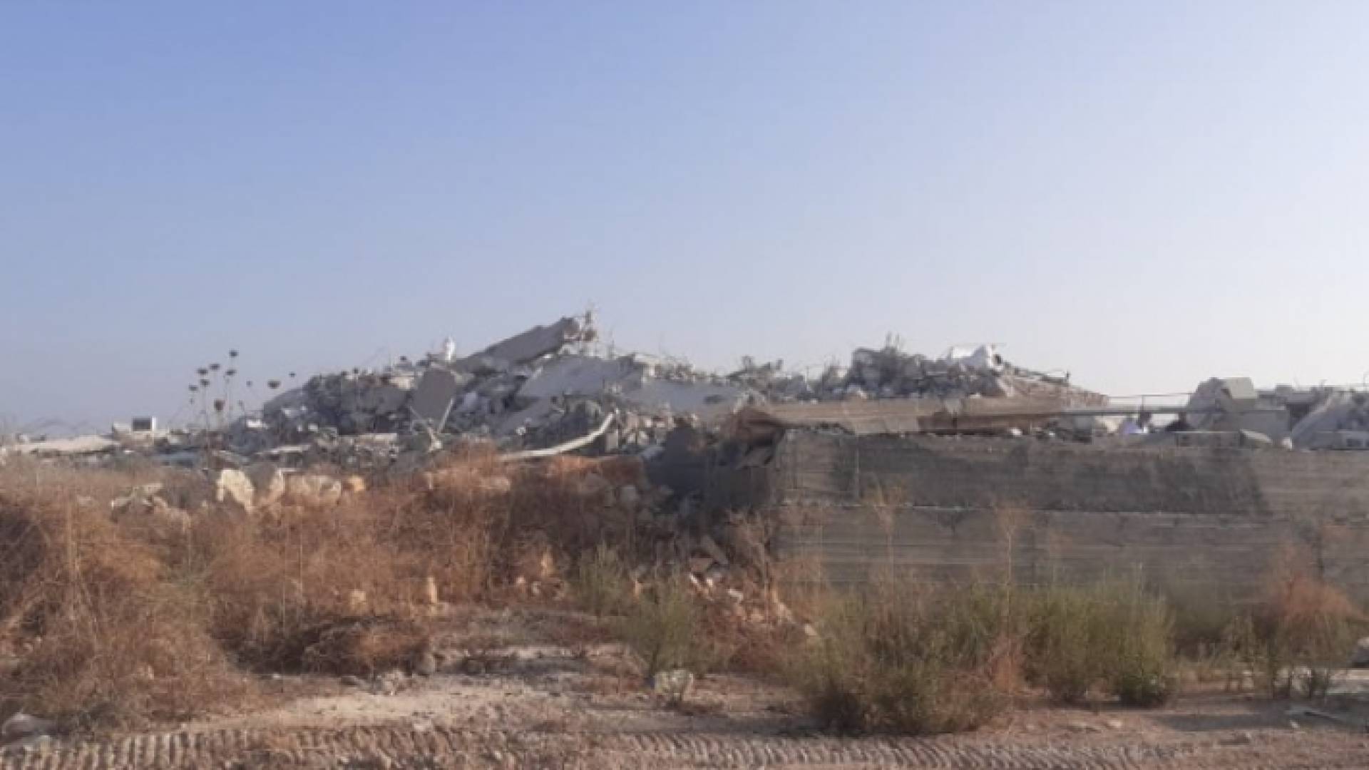 الاحتلال يهدم قاعة أفراح في طولكرم