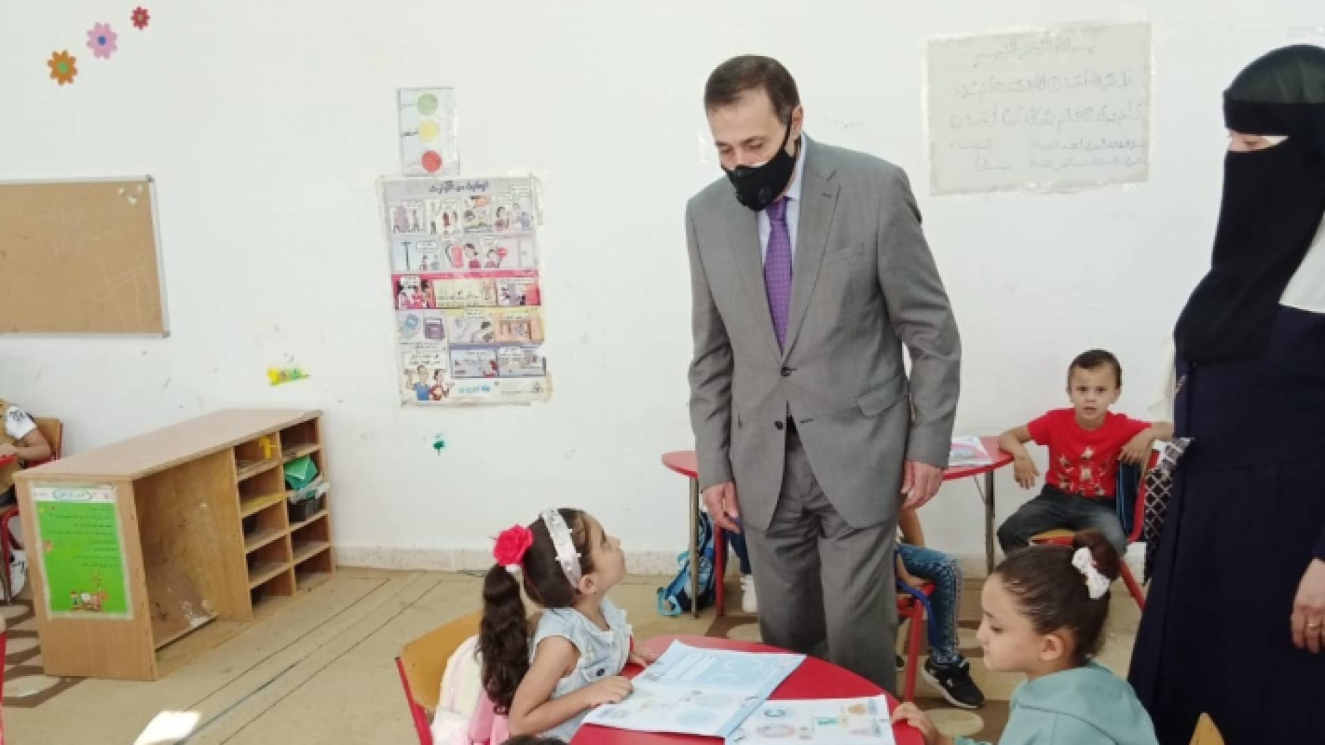 وزير التربية يتفقد خلال جولة ميدانية عددا من المدارس في محافظة جرش