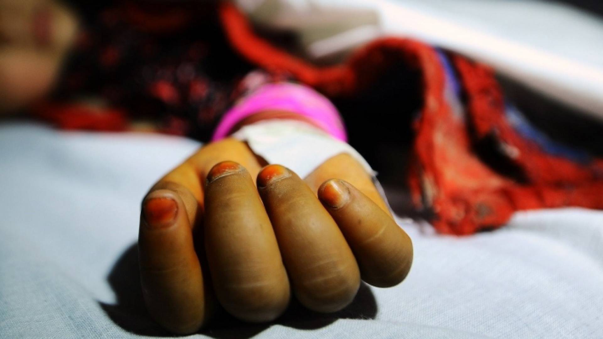 والدة الطفلة هددتها بقتلها إذا أخبرت أحدا