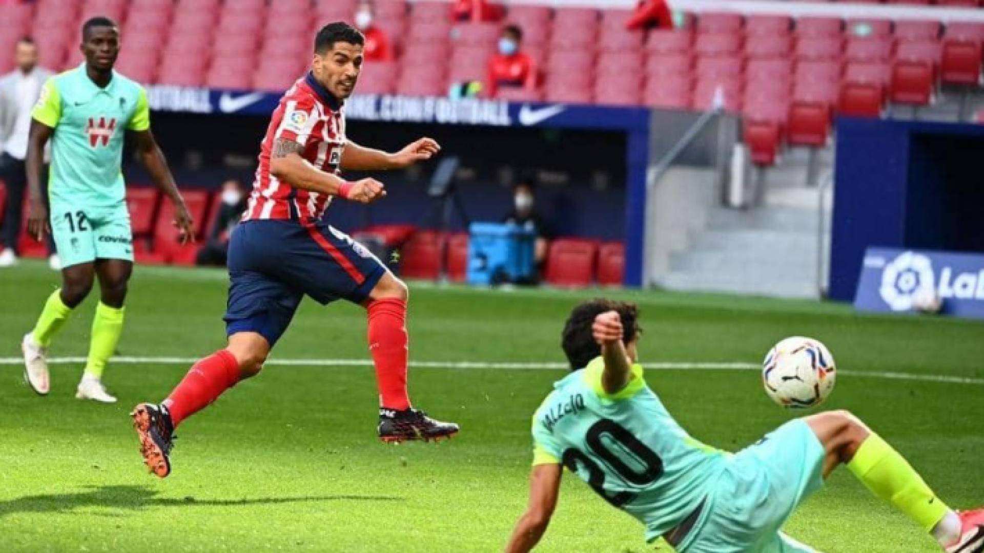 سواريز مسجلا الهدف الثاني لأتلتيكو