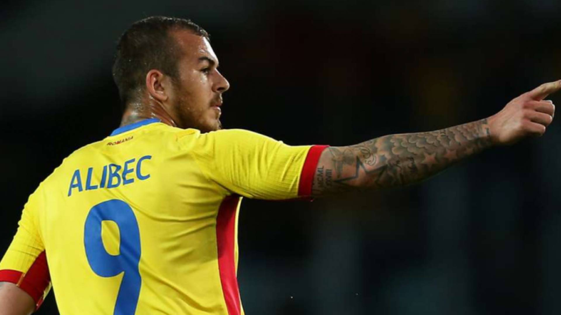 المهاجم الدولي الروماني دينيس ألبيك