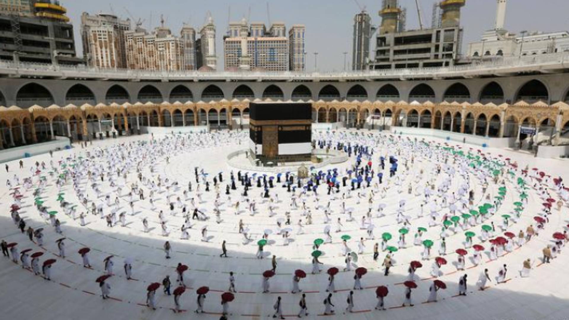 تستأنف السعودية الأحد أداء العمرة تدريجيا