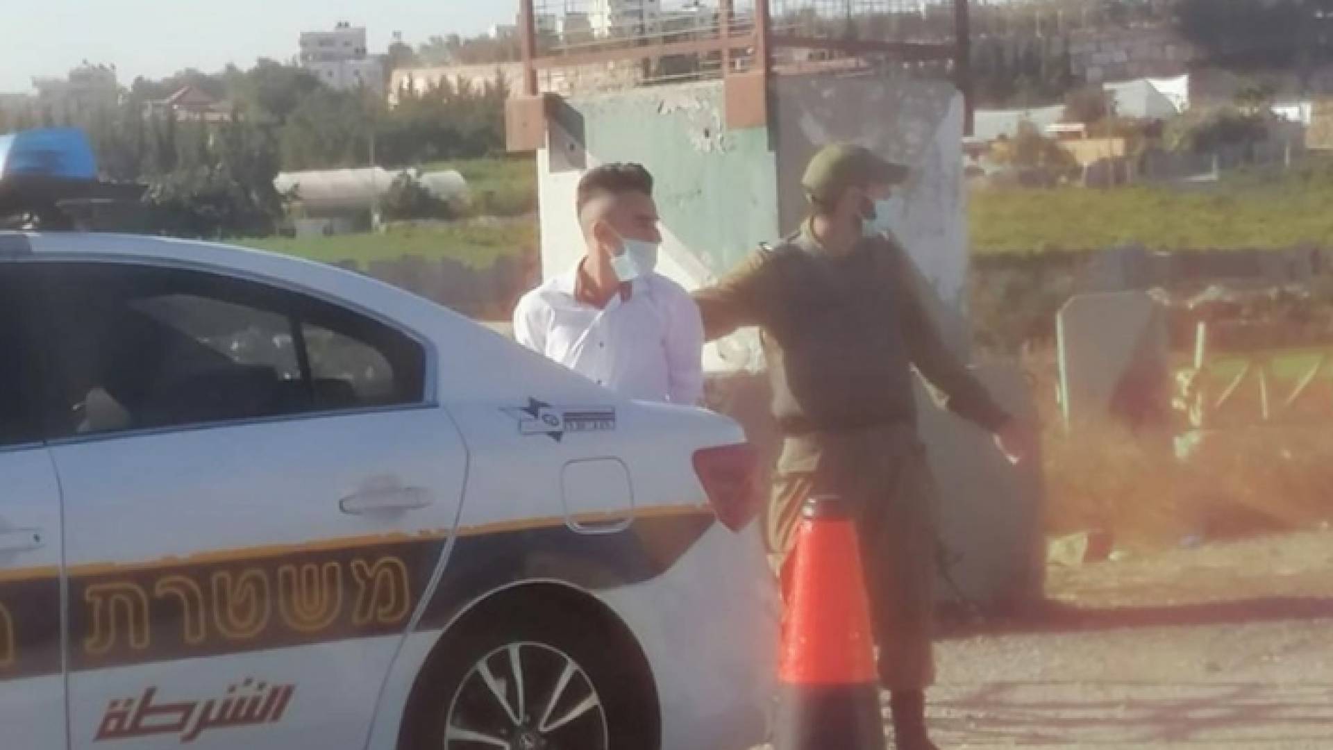 اعتقال شاب فلسطيني بدعوى محاولته طعن شرطي احتلالي