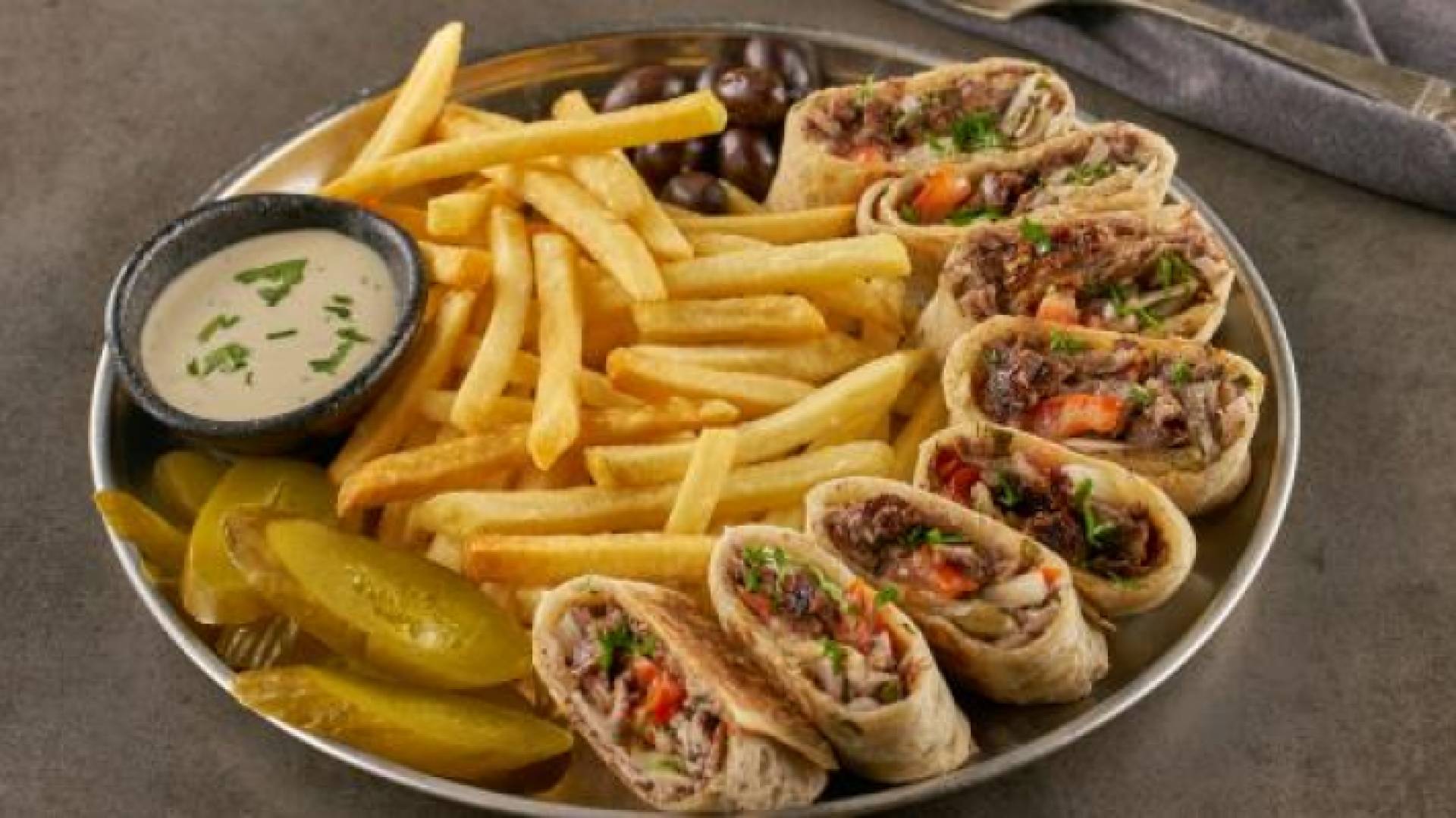 التسمم الذي شهده لواء عين الباشا كان مصدره الشاورما