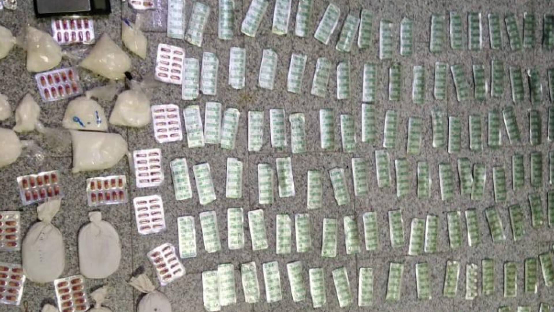 ضبط كميات كبيرة من المواد المخدرة وسط عمان