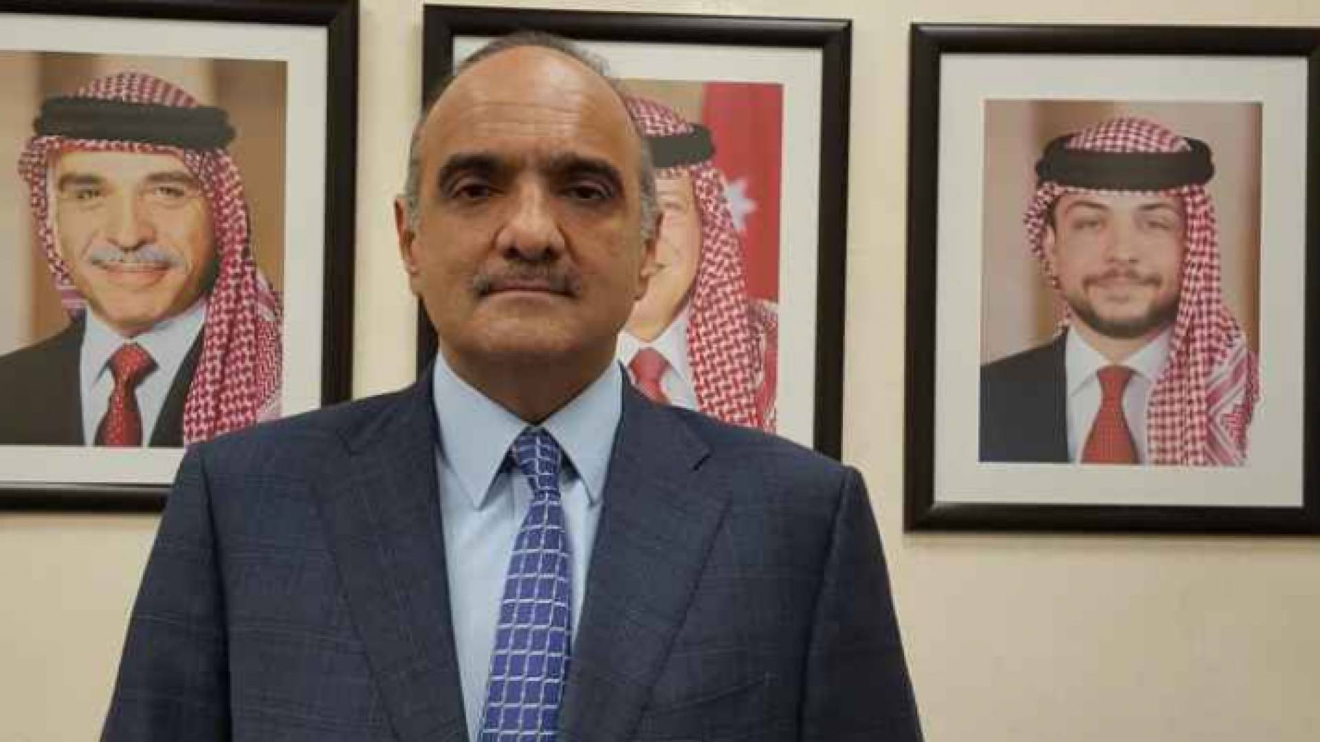 السير الذاتية لحكومة بشر الخصاونة