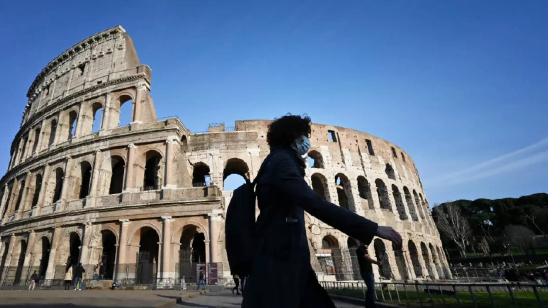 إيطاليا تحظر إقامة "الحفلات" ضمن تدابير جديدة لمكافحة كورونا