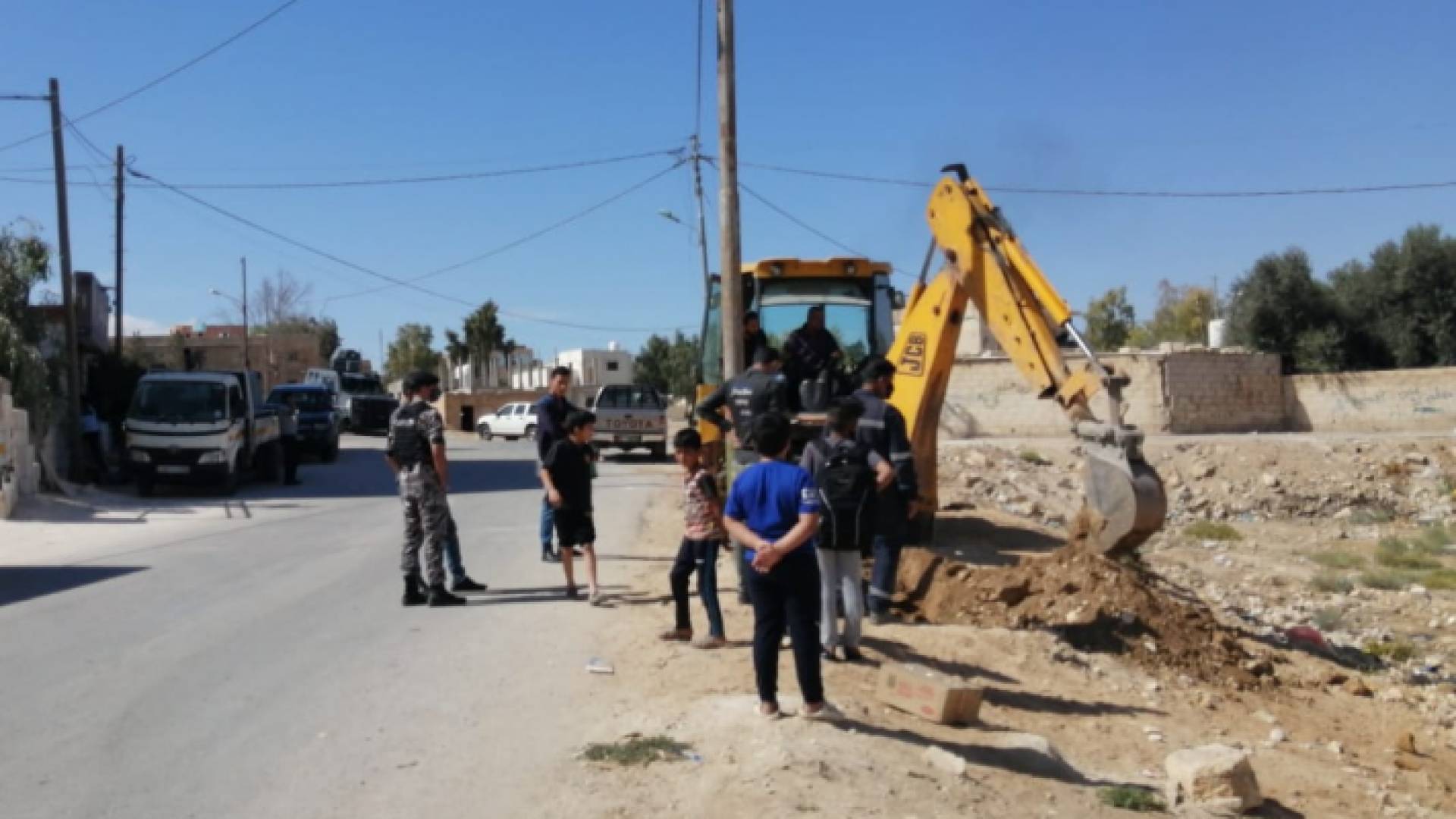 من ضبط الاعتداء على خطوط رئيسية في الموقر لتزويد عمارات مؤجرة لجنسيات غير اردنية