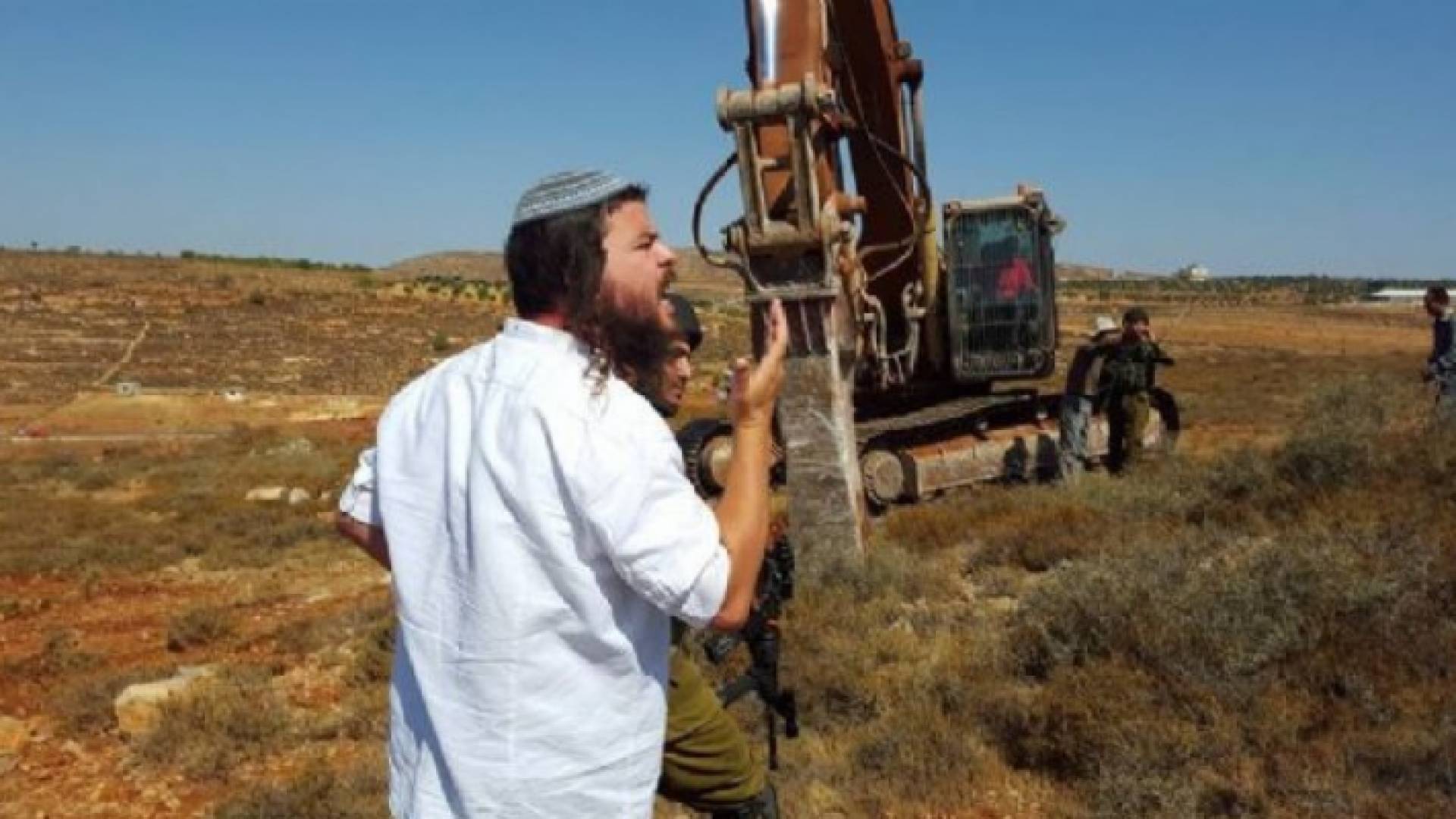 تجريف و تسييج اراضي في نابلس والأغوار والاحتلال يهدم منزلا في الخليل