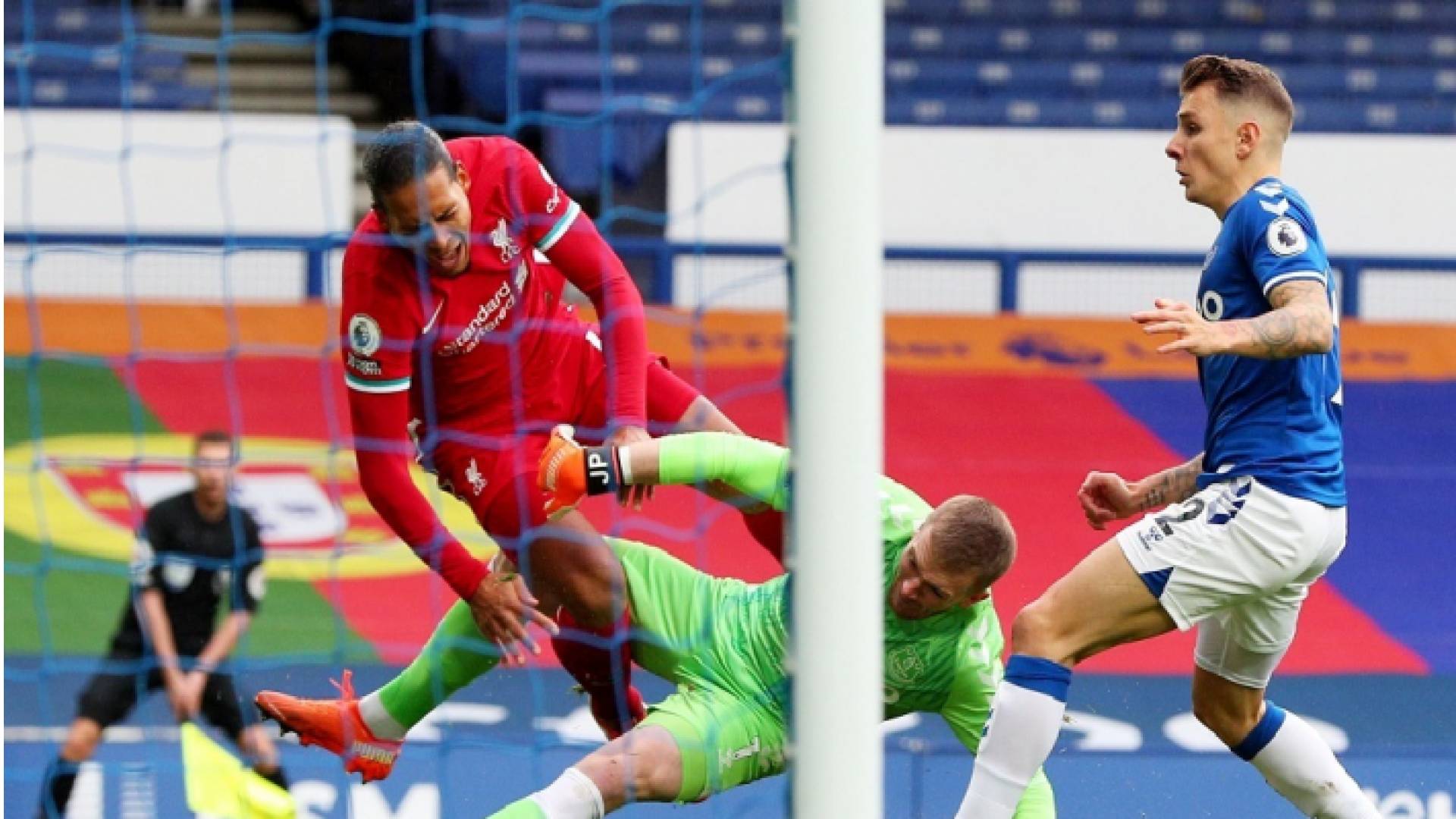 صدمة في ليفربول بعد تأكد غياب فان دايك لفترة طويلة