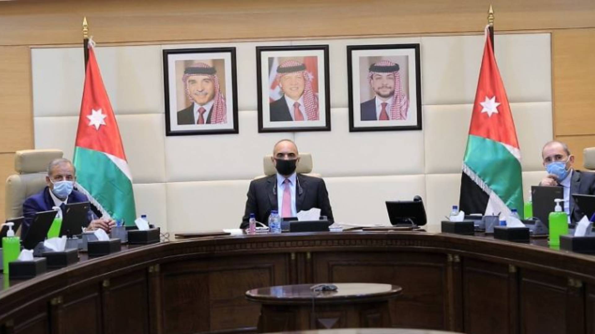 رئيس الوزراء والوزراء يوقعون ميثاق الشرف لقواعد السلوك والإفصاح عن تضارب المصالح