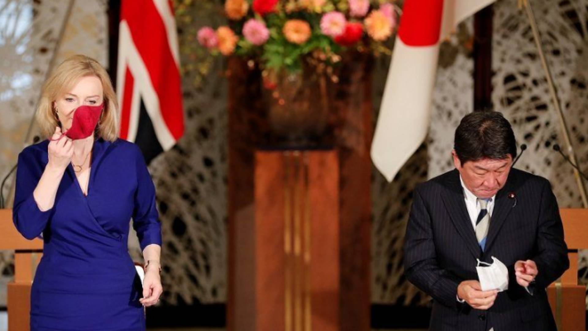 تشمل الاتفاقية قطاعات تراوح بين النسيج والتكنولوجيا الحديثة