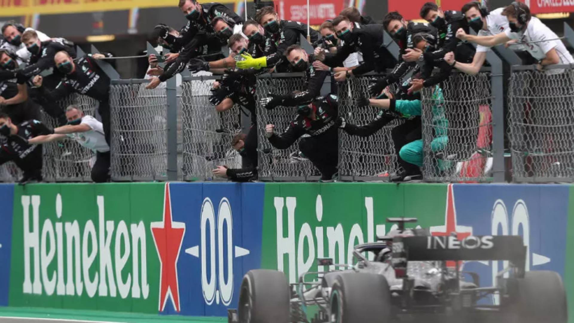 جائزة البرتغال الكبرى: هاميلتون يحطم الرقم القياسي لشوماخر في عدد الانتصارات (92)