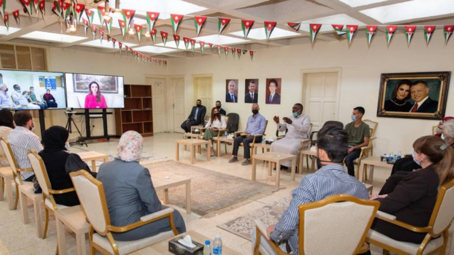 الملكة رانيا العبدالله تدعم 100 مشروع قائم ومدر للدخل في محافظات المملكة