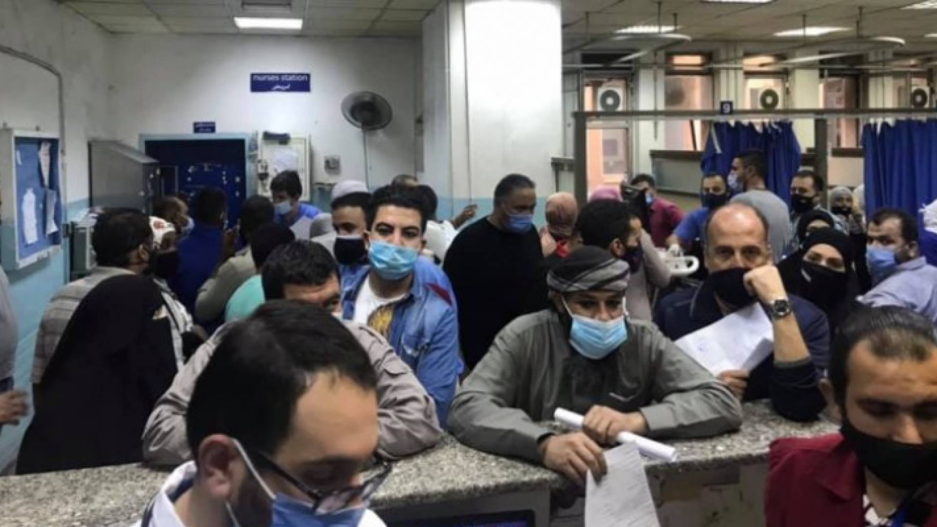 اكتظاظ المراجعين في مستشفى البشير