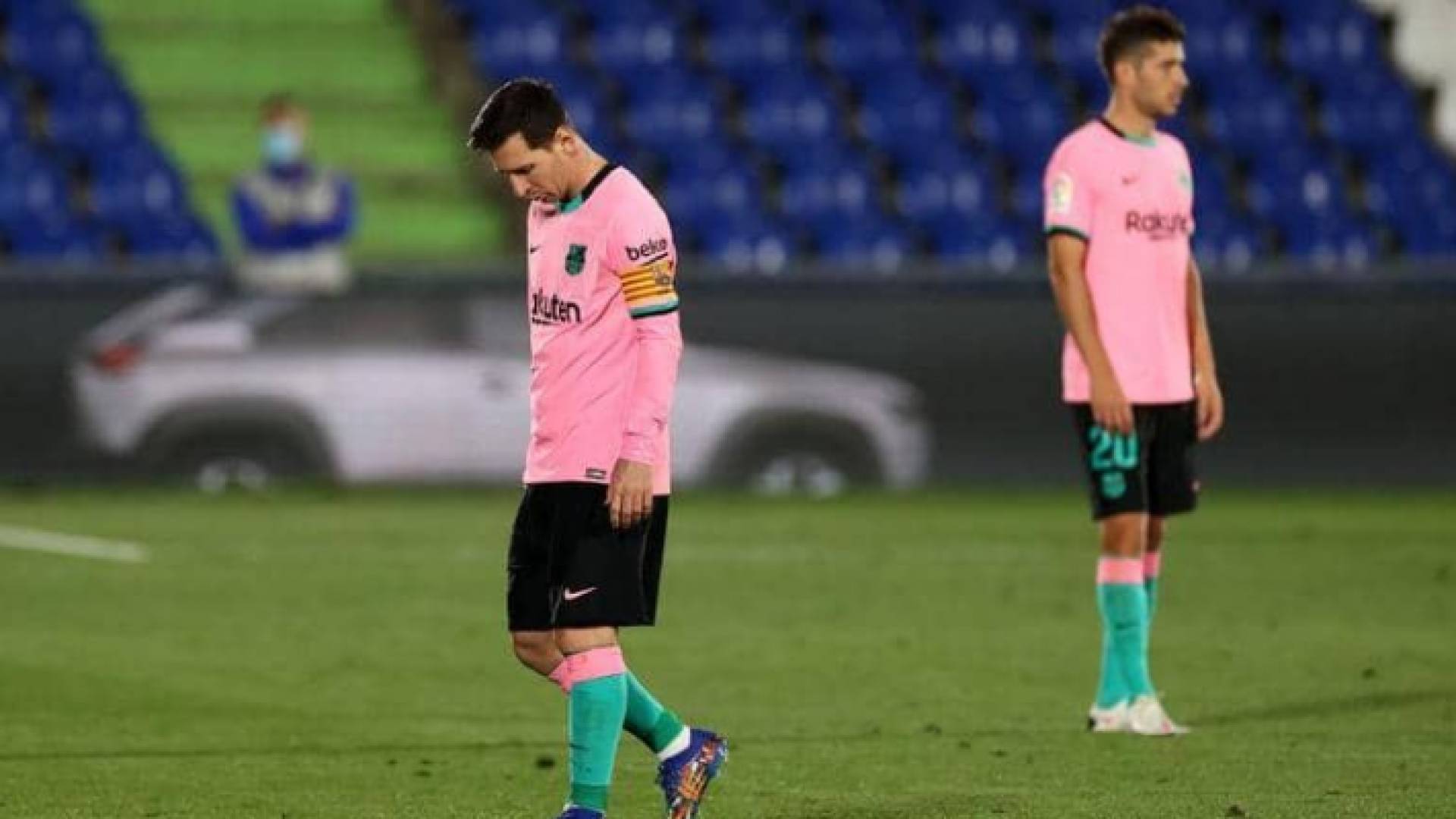 برشلونة يواجه خطر الإفلاس