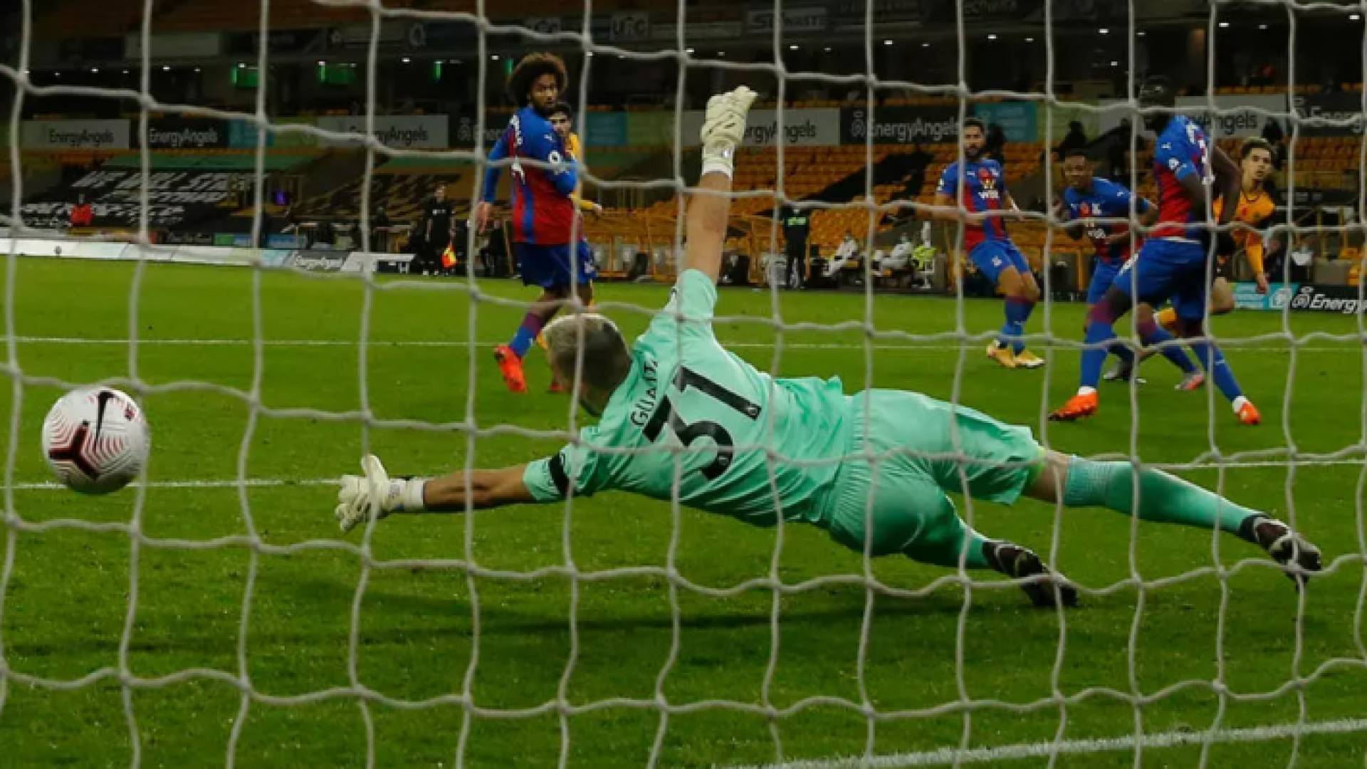 بطولة إنجلترا: ولفرهامبتون يهزم كريستال بالاس