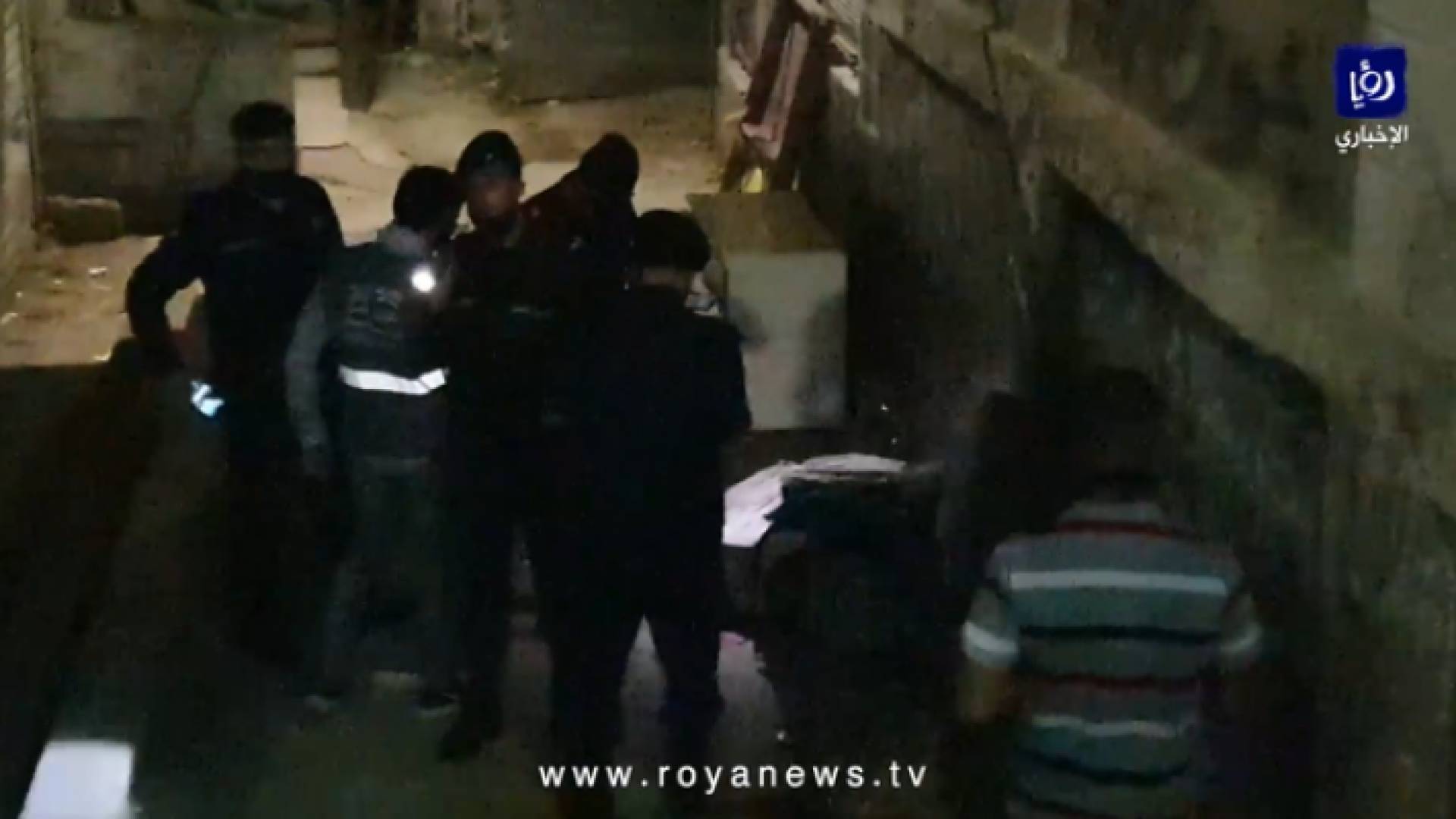 الدفاع المدني يتعامل مع شخص فاقد للوعي نتيجة الادمان على المخدرات في عمان