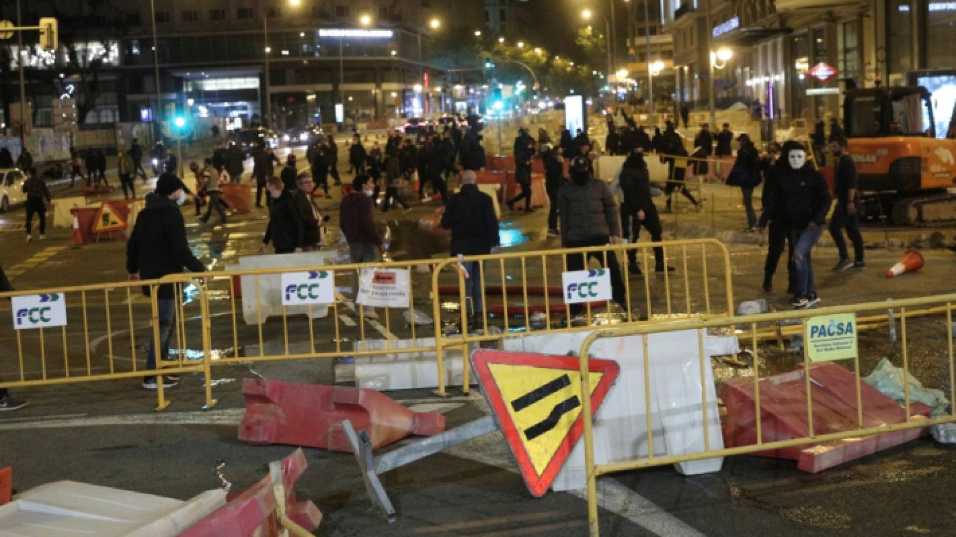 أوروبا تغلق مجددا لاحتواء كورونا وتظاهرات منددة بتشديد القيود