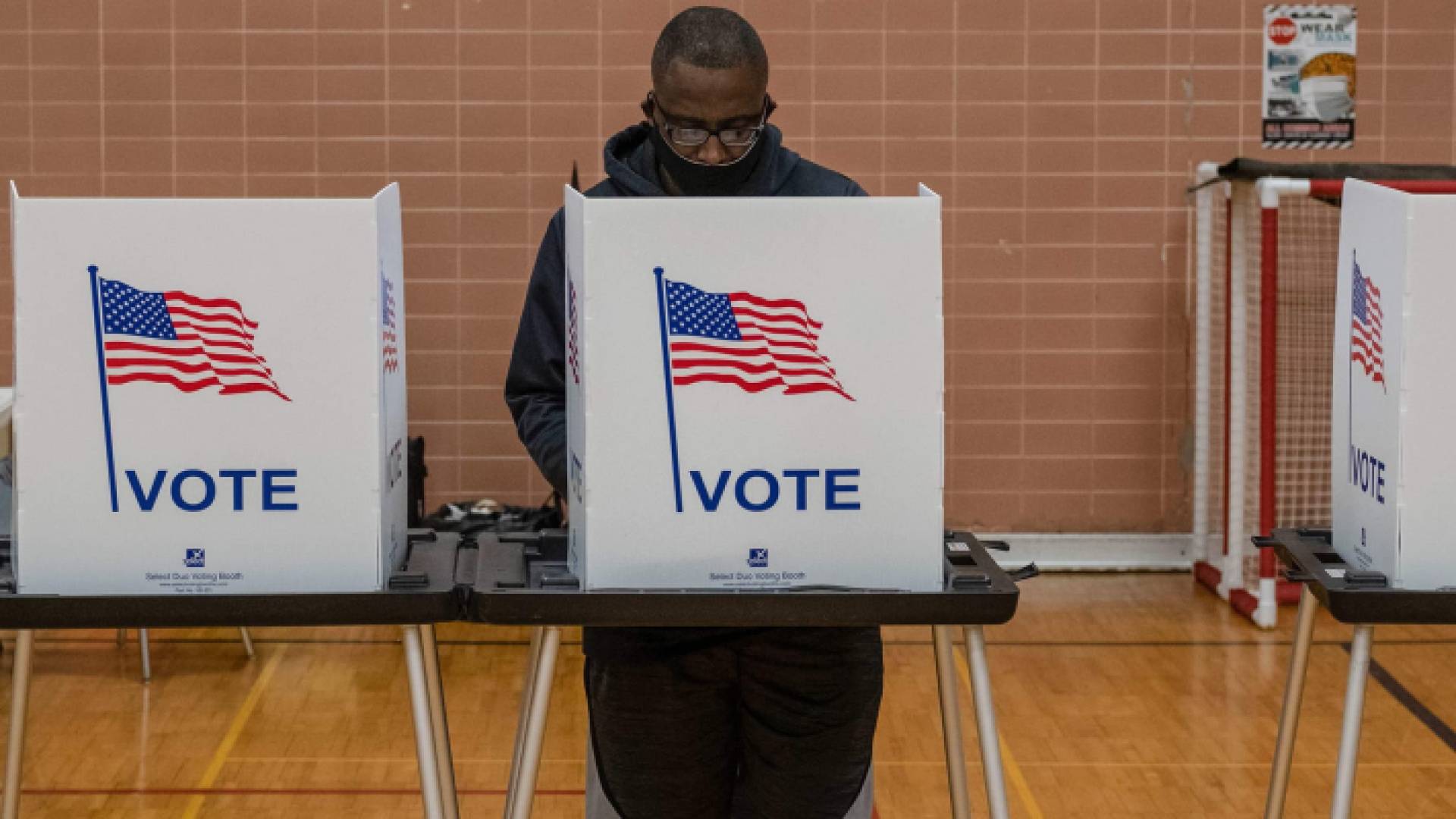 خلال التصويت في الانتخابات