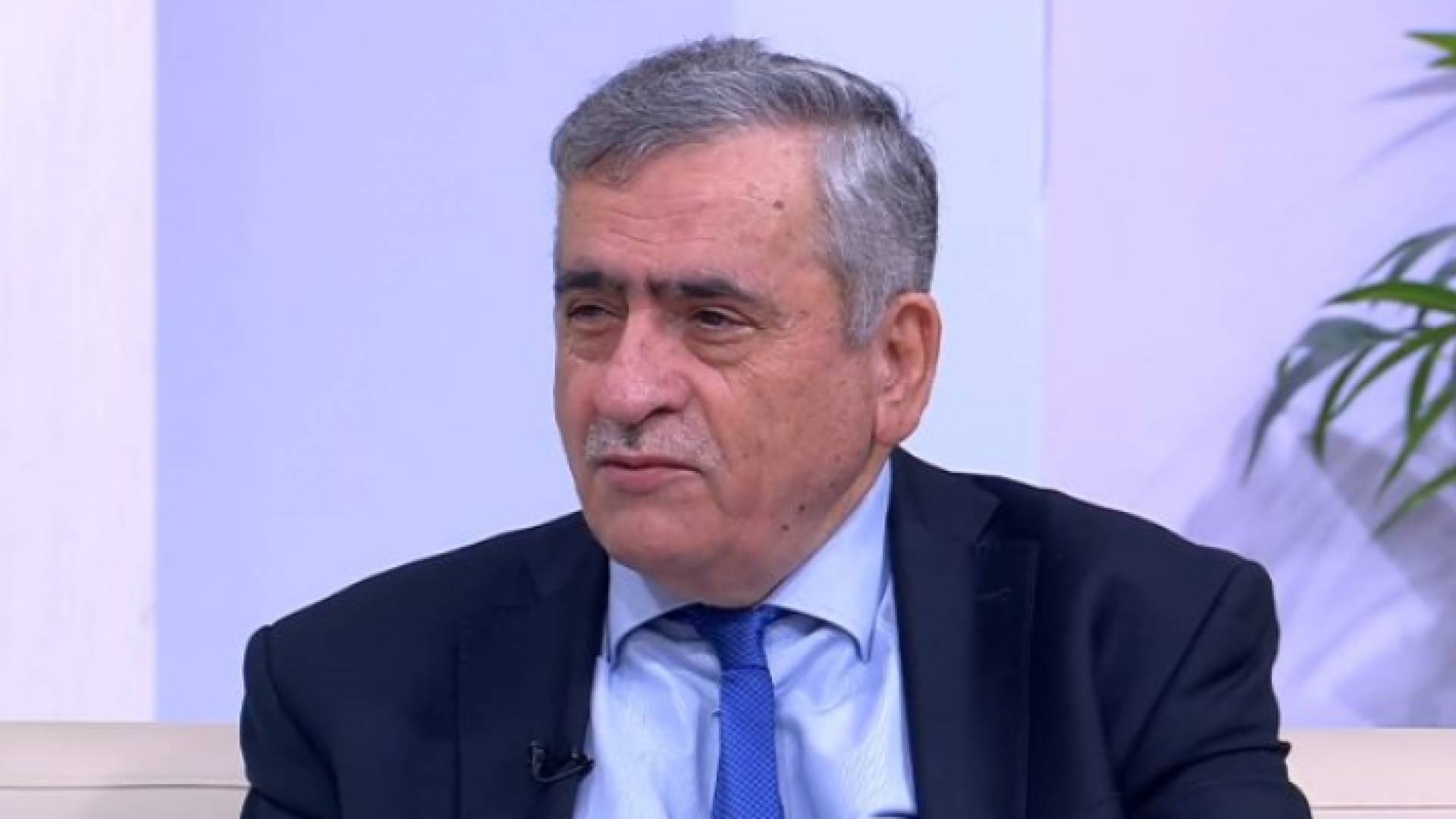 وزير الصحة الدكتور نذير عبيدات