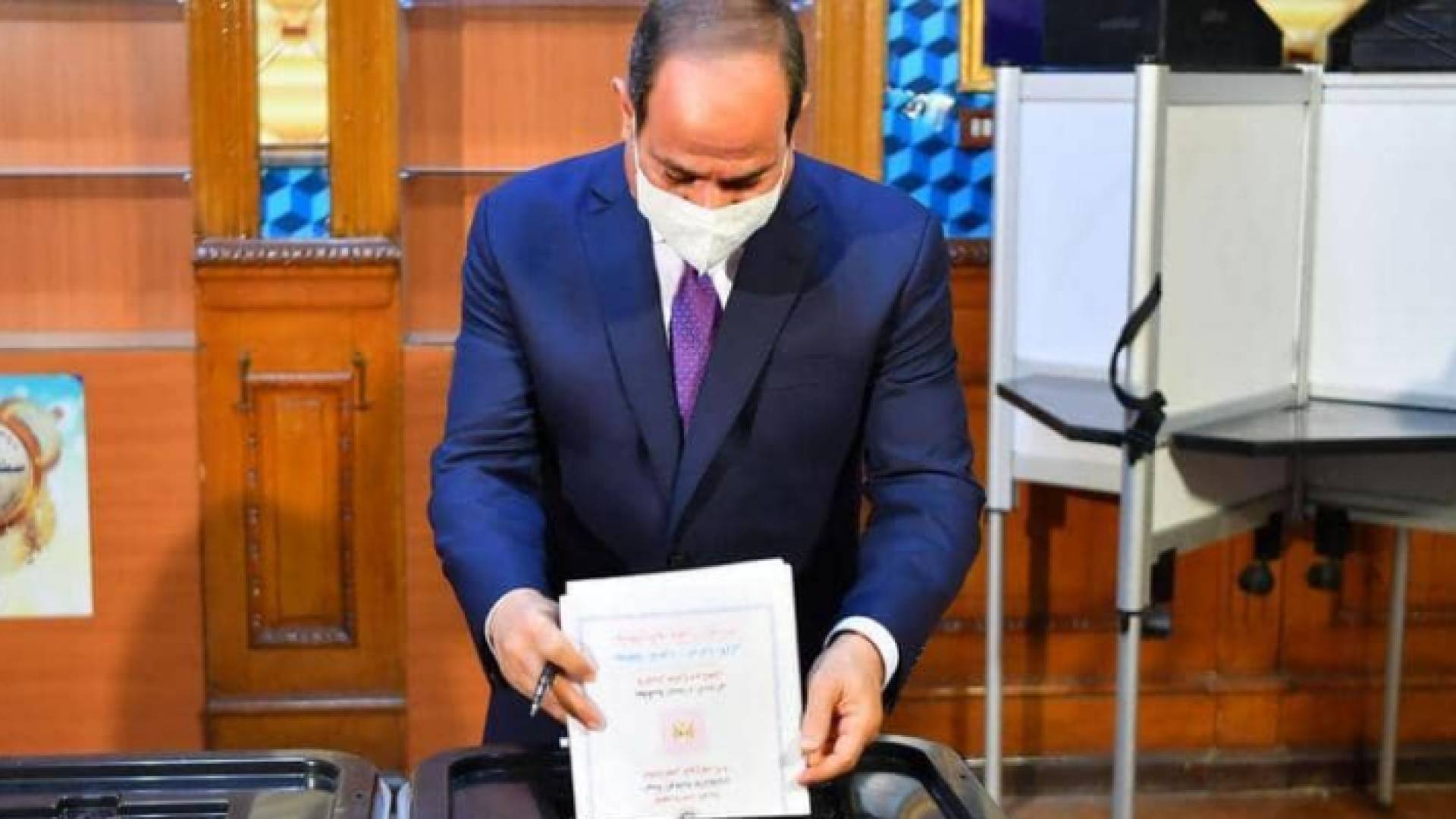 السيسي يدلي بصوته في الانتخابات البرلمانية