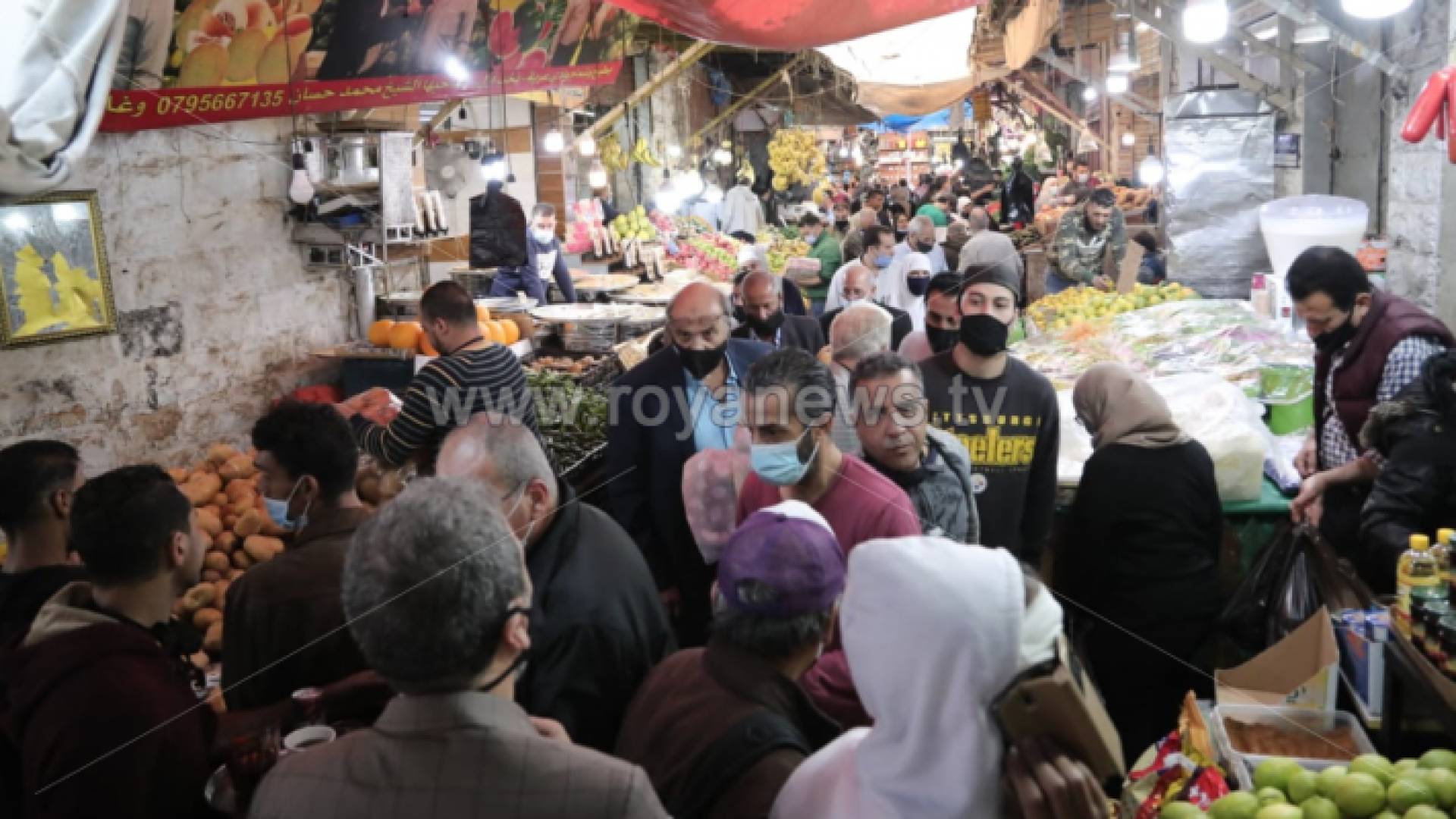 الحكومة تؤكد وفرة السلع والمواد التموينية بكميات كبيرة في الأسواق