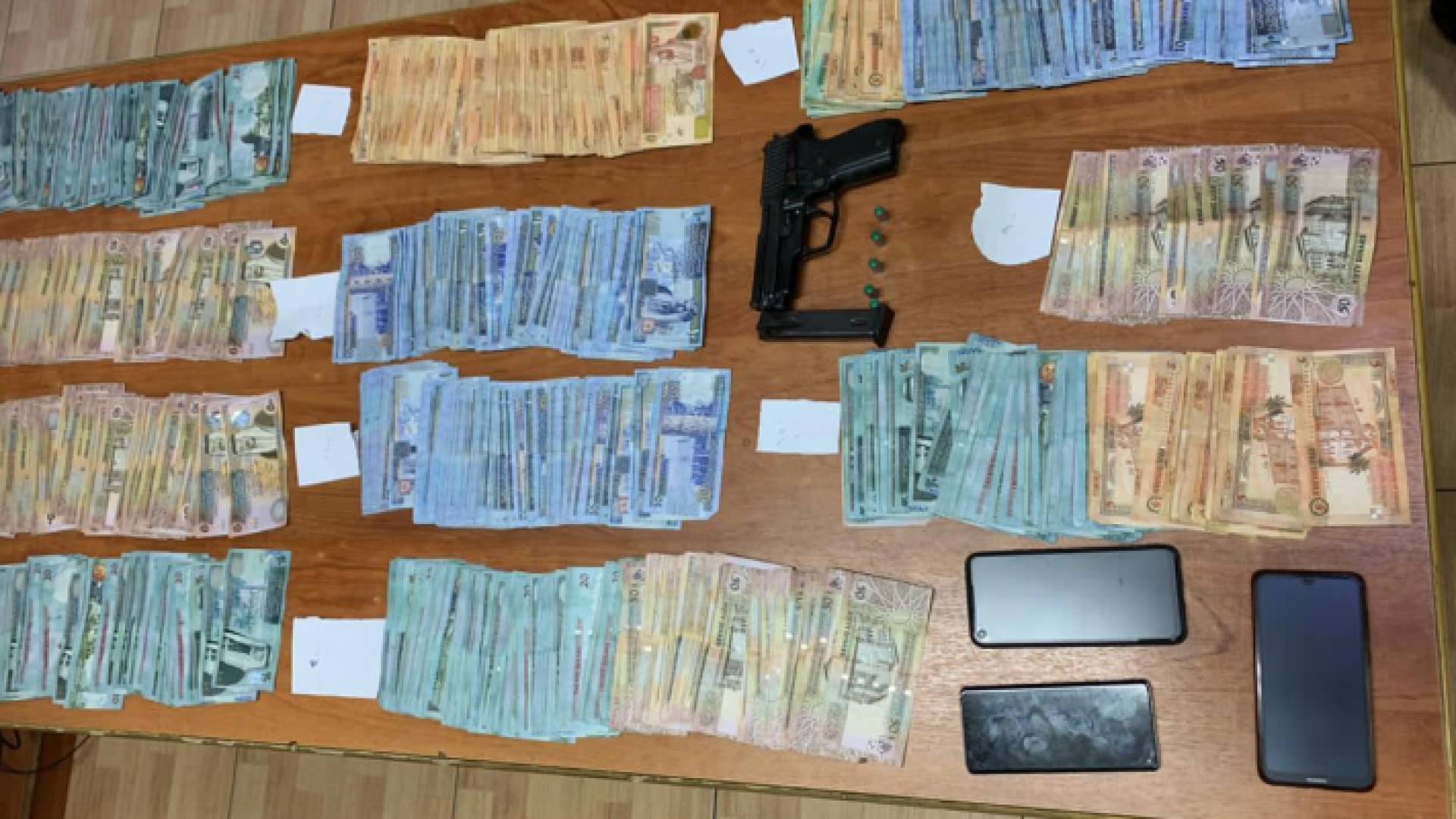 القبض على شخصين اشتركا بسلب مبلغ 60 الف دينار من محاسب احد المطاعم