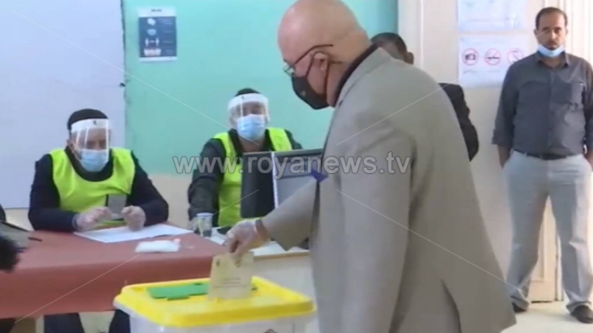 المعايطه يمارس حقه الدستوري في الانتخابات النيابية