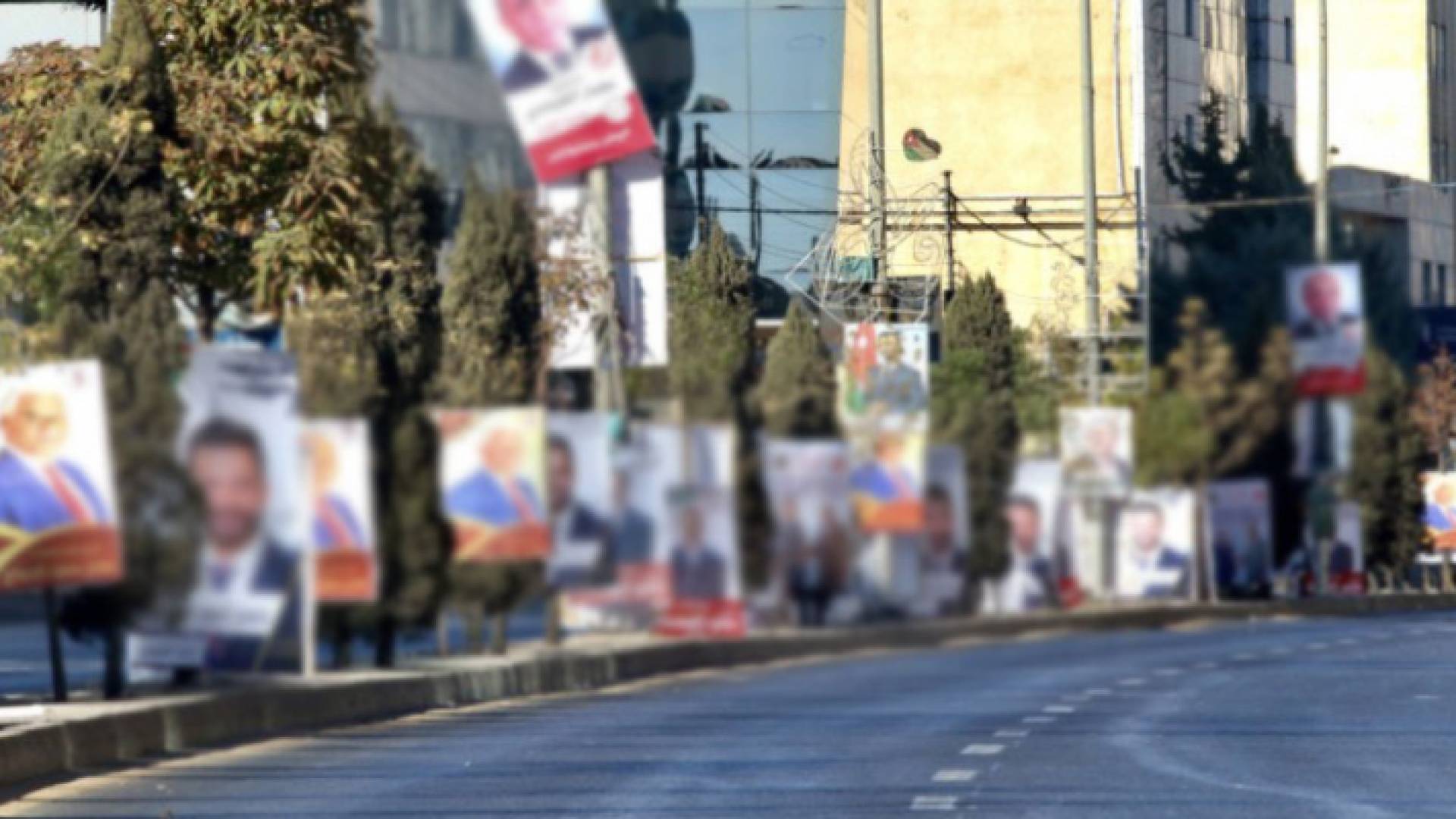 البدء يإزالة لوحات الدعاية الانتخابية للمترشحين