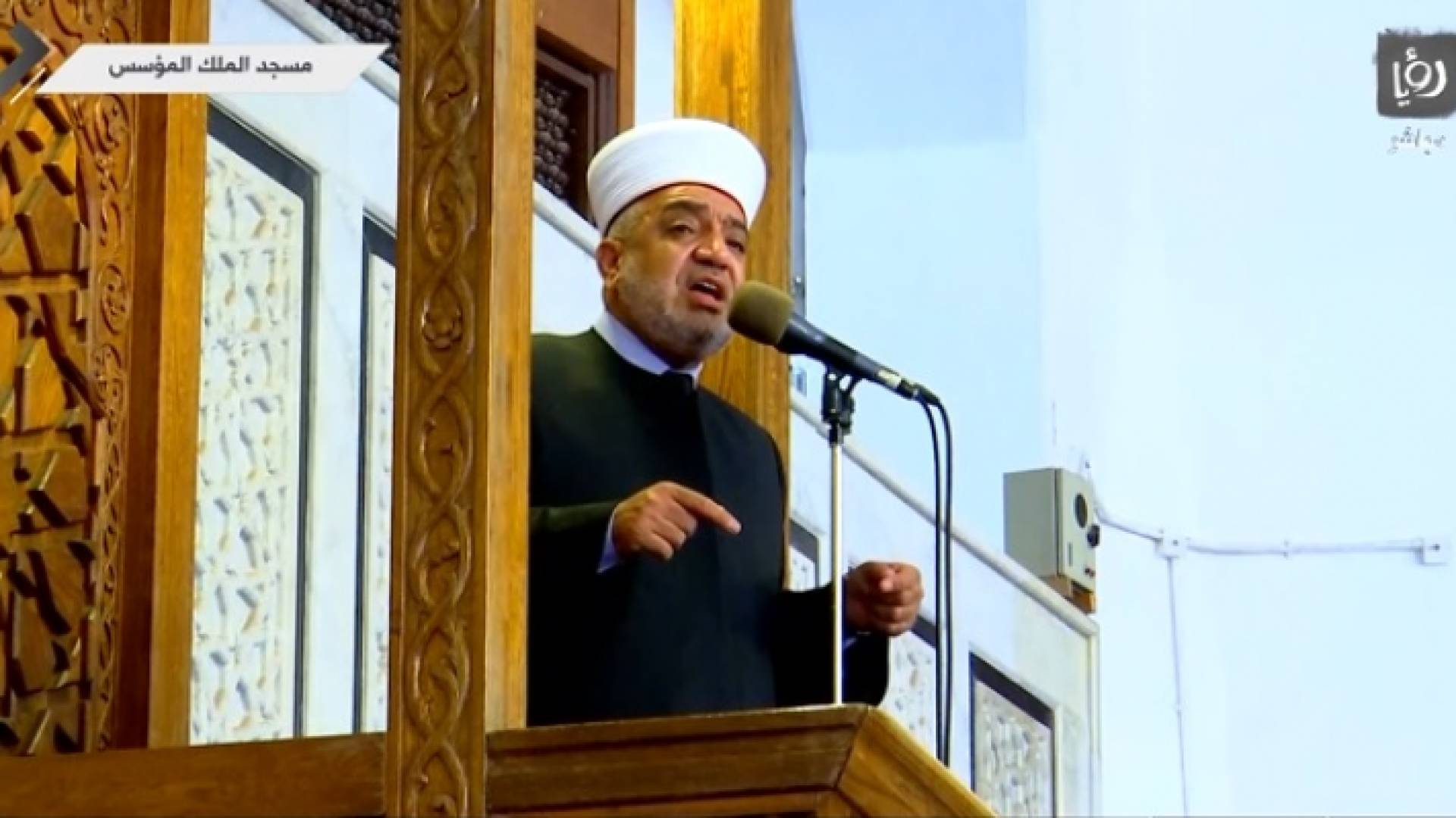 وزير الأوقاف على منبر مسجد الملك المؤسس