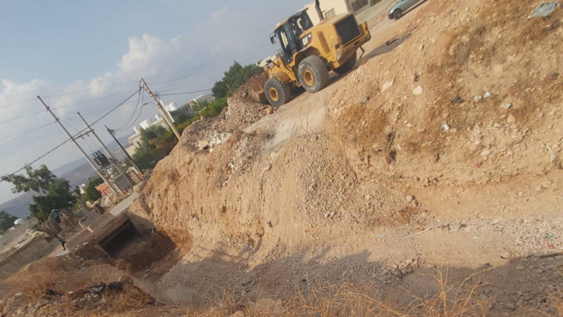 فتح مجاري الأودية والعبارات تحسبا لتشكل السيول في الأغوار الشمالية