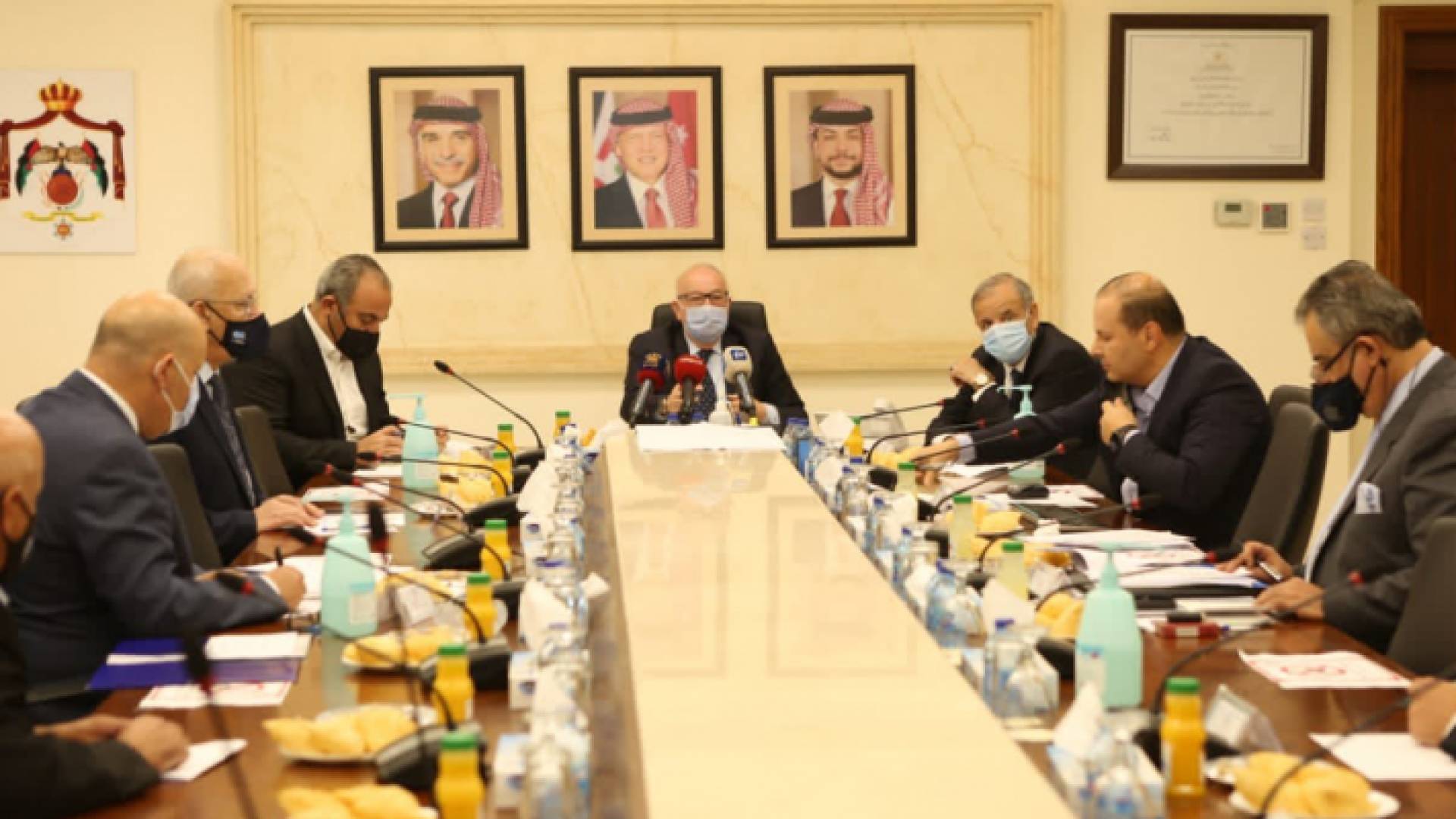 خلال الاجتماع