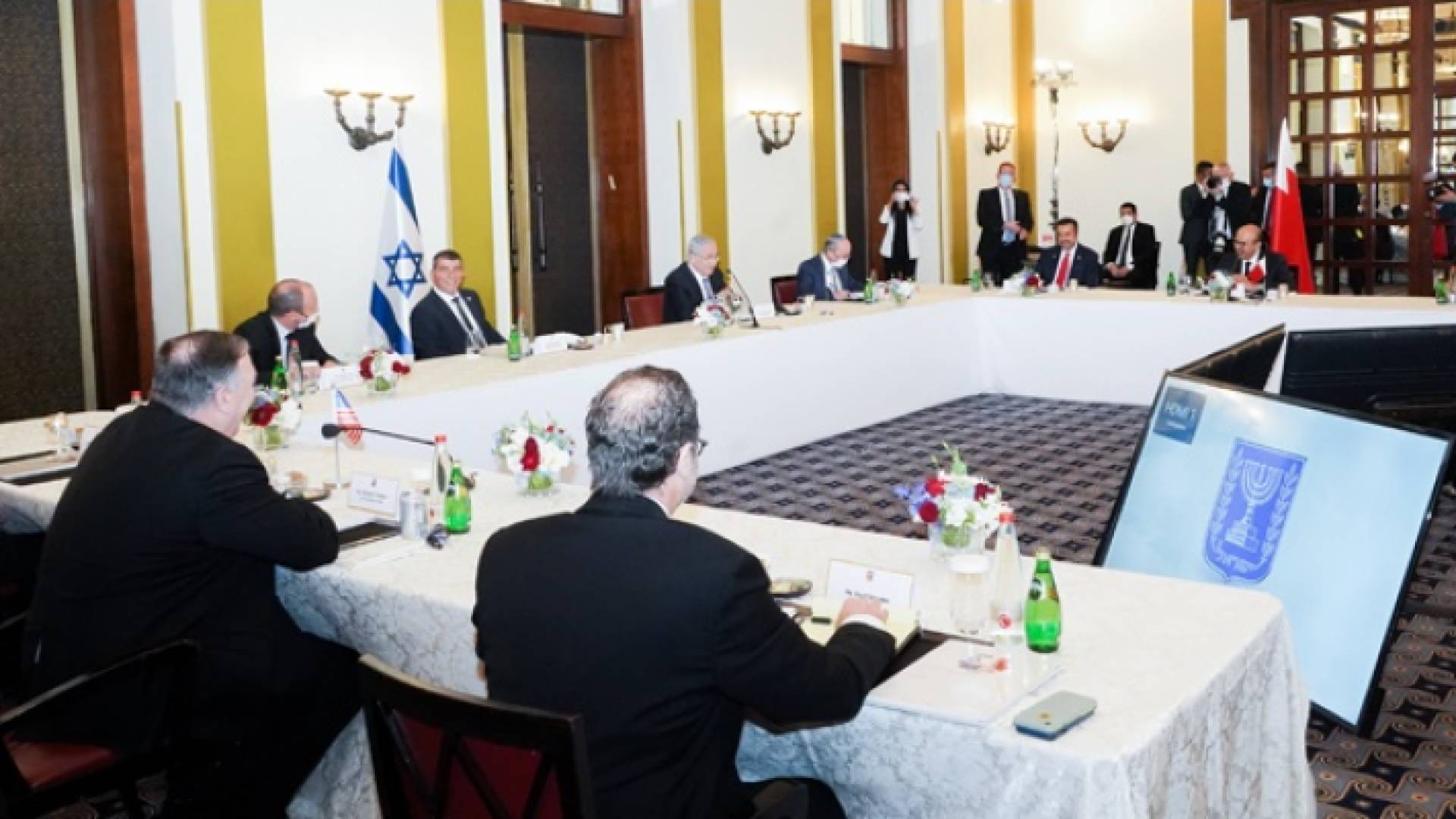 في جلسة مباحثات ثلاثية مشتركة