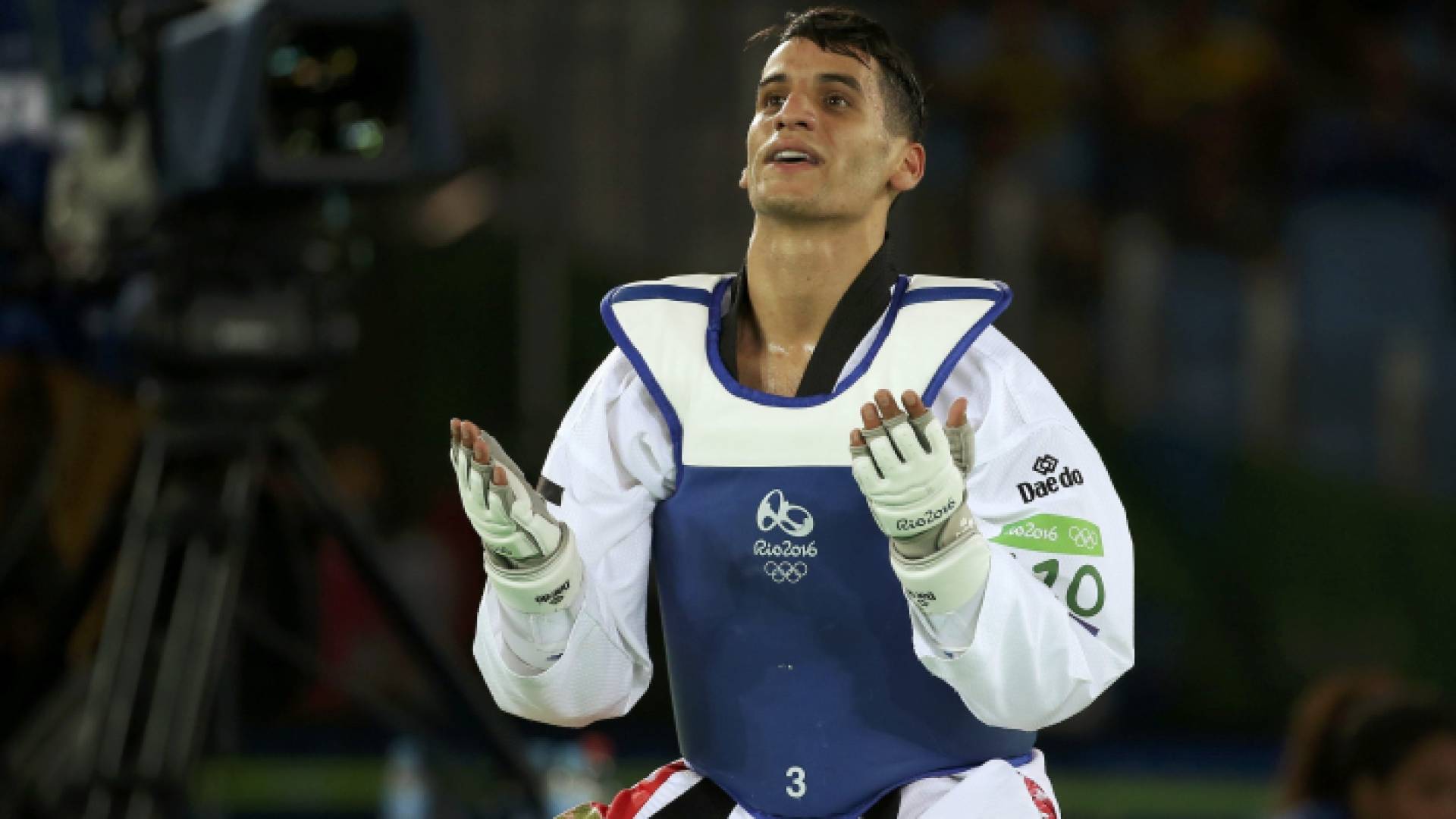 البطل الأولمبي في رياضة التايكواندو أحمد أبو غوش