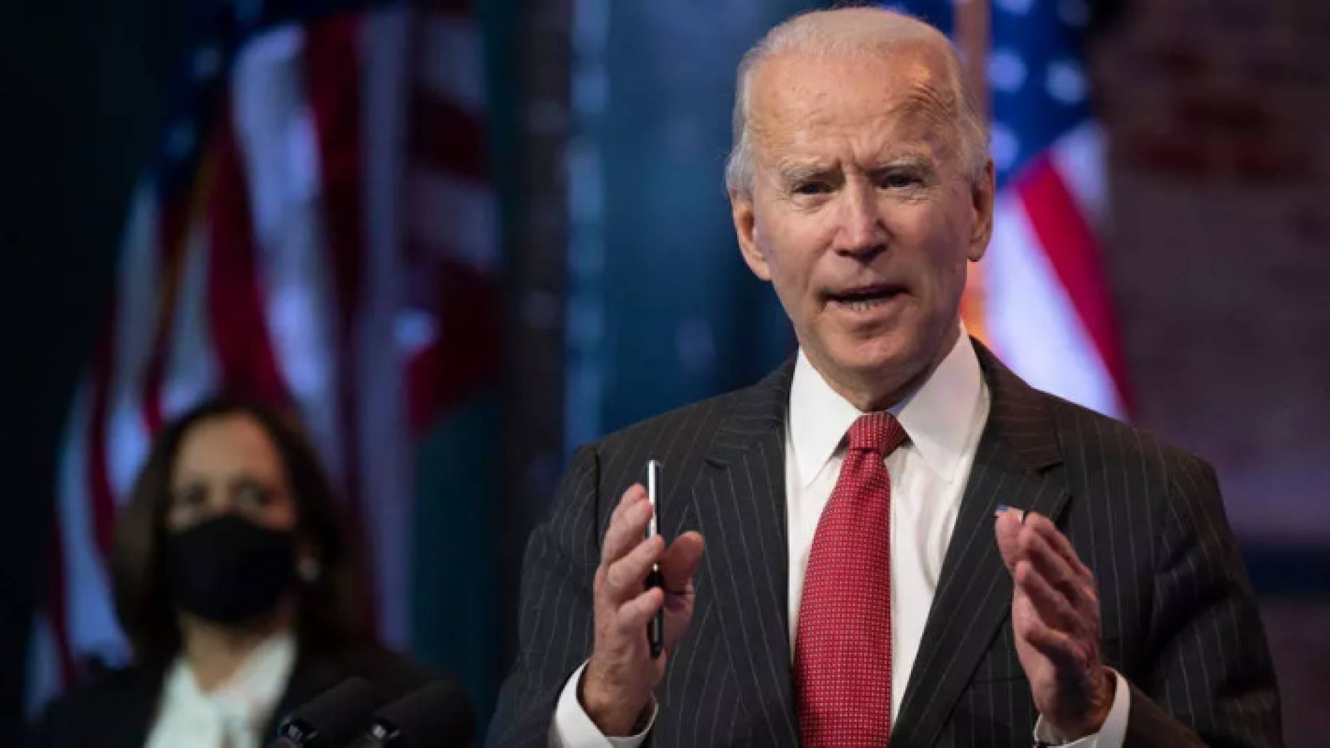 الرئيس الأميركي المنتخب جو بايدن يتحدث بعد لقاء مع حكام ولايات في ويلمينغتون في ديلاوير