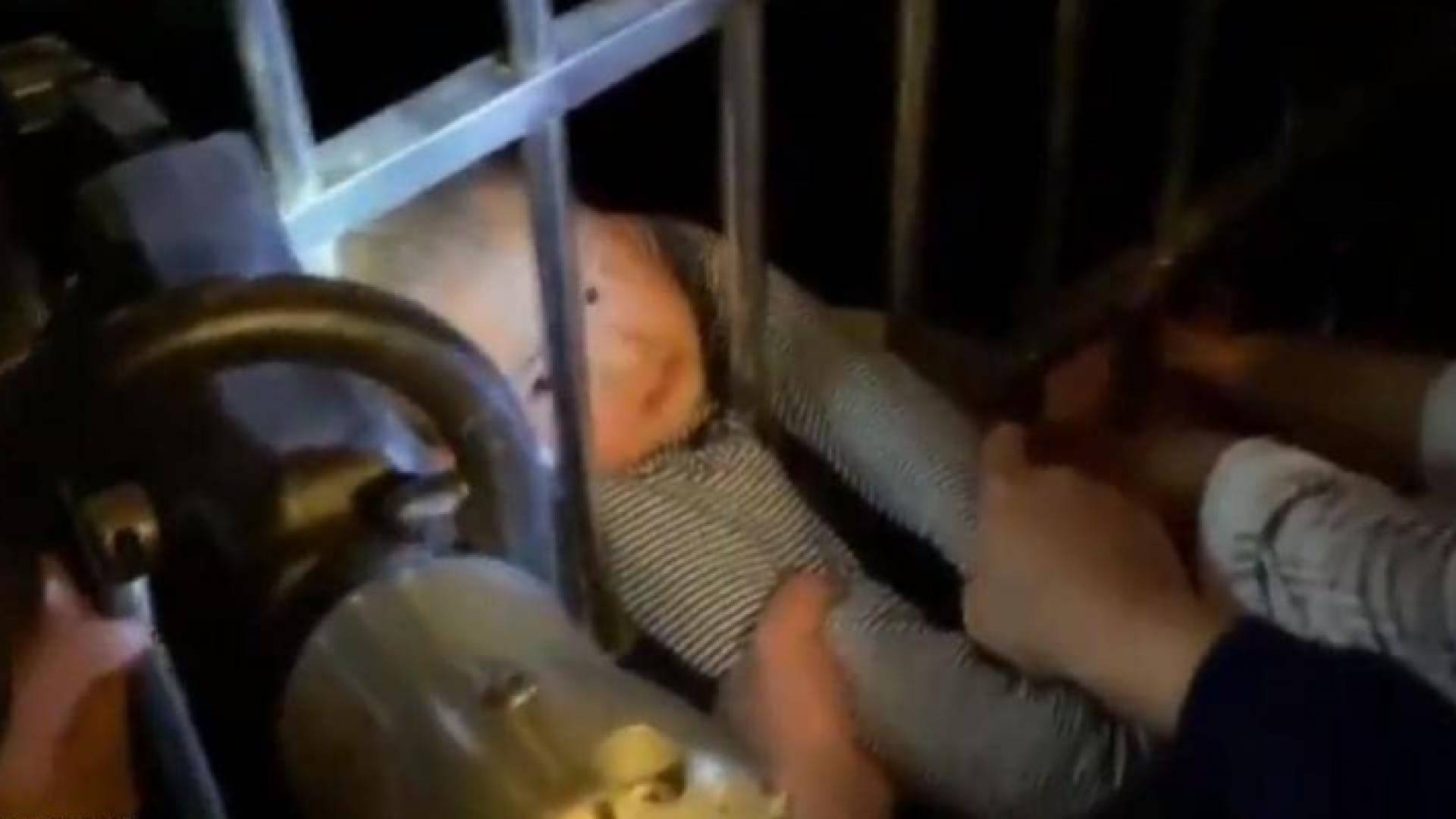 قوات الدفاع المدني أنقذت الطفل بأعجوبة